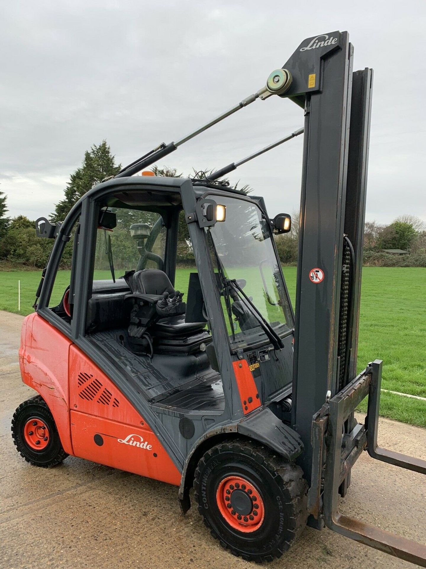 Linde H30 Gas Forklift 6.4 Triple Mast - Image 2 of 6