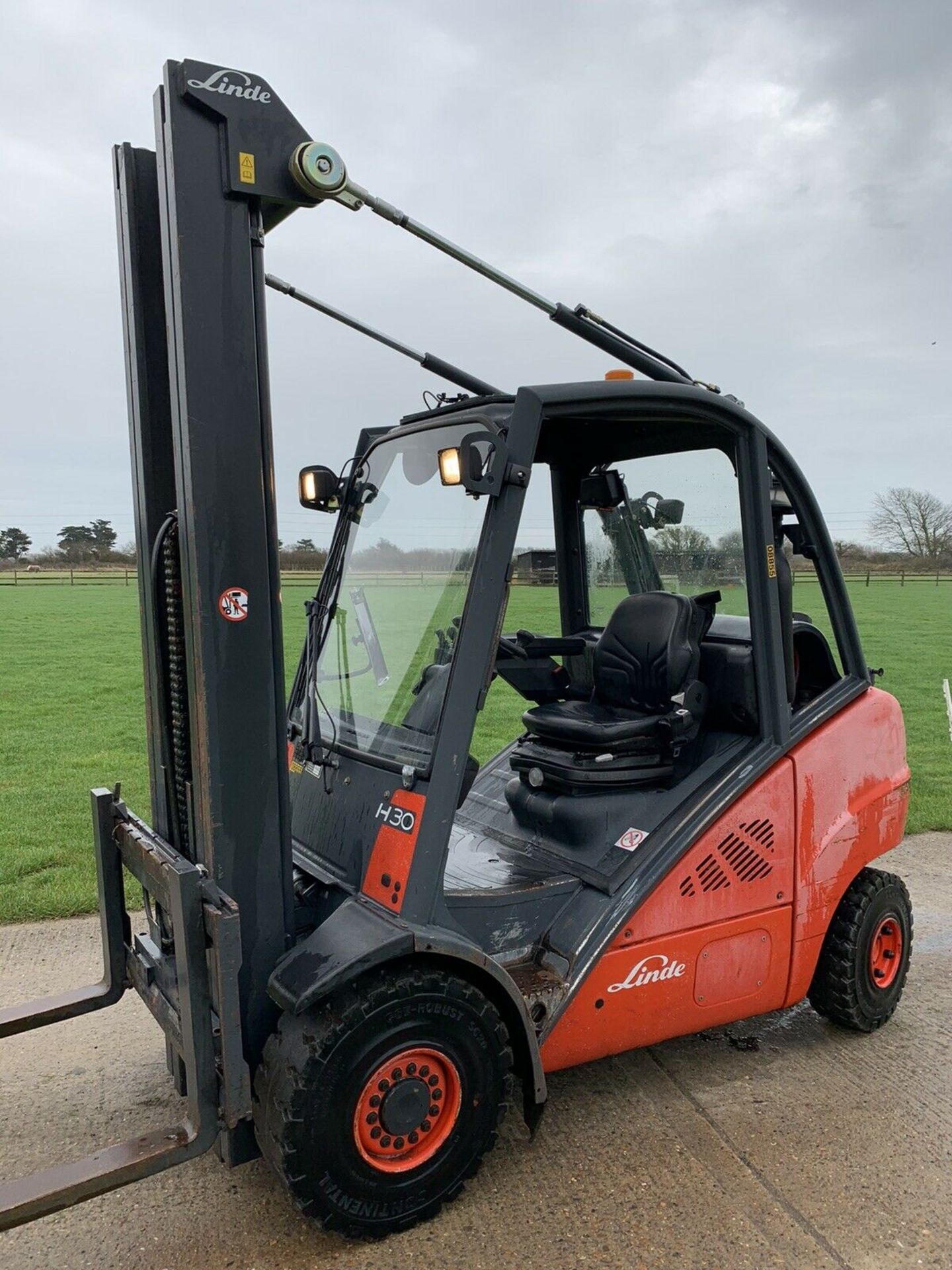 Linde H30 Gas Forklift 6.4 Triple Mast