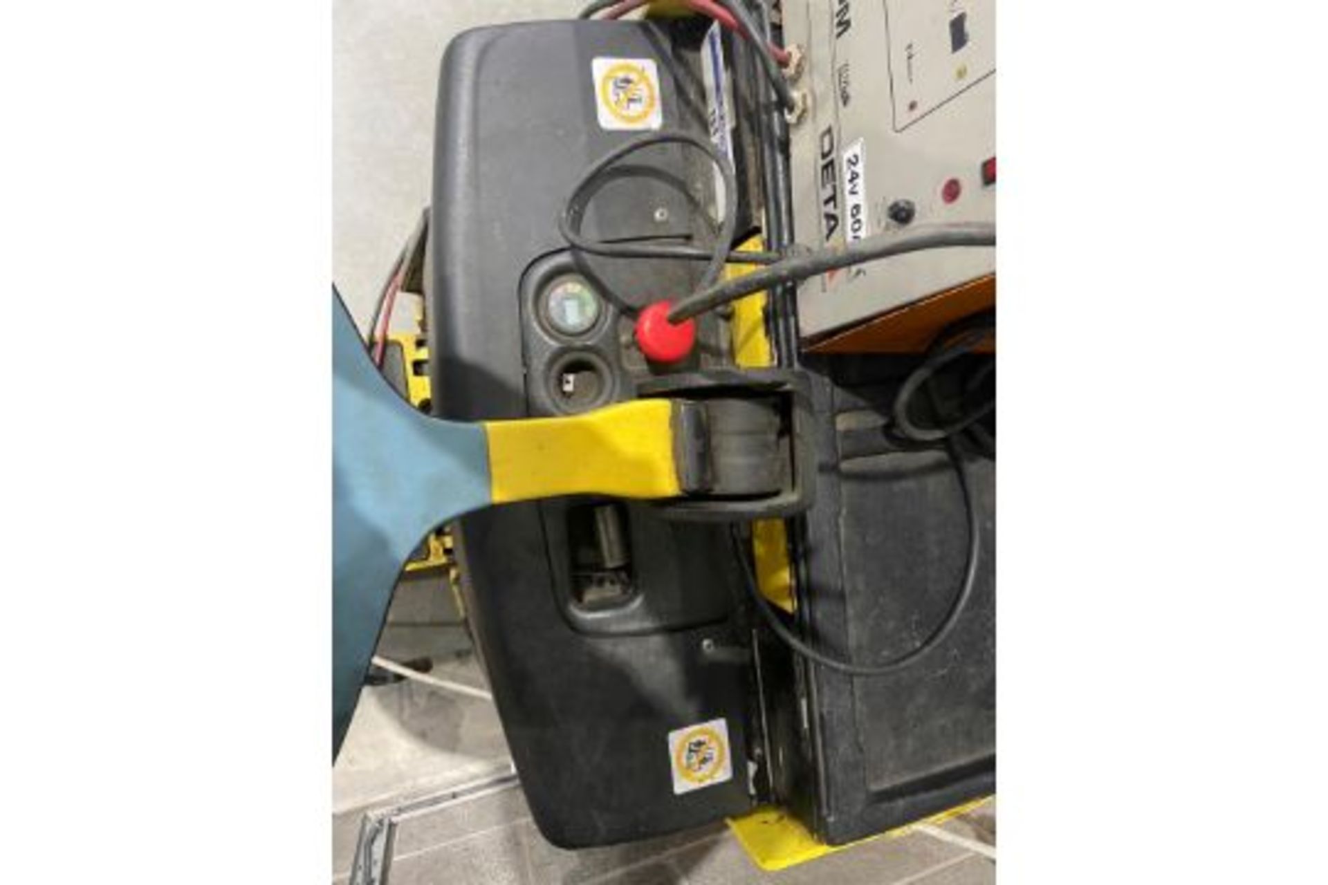 Hyster Forklift 320-375 RPH - Image 2 of 11