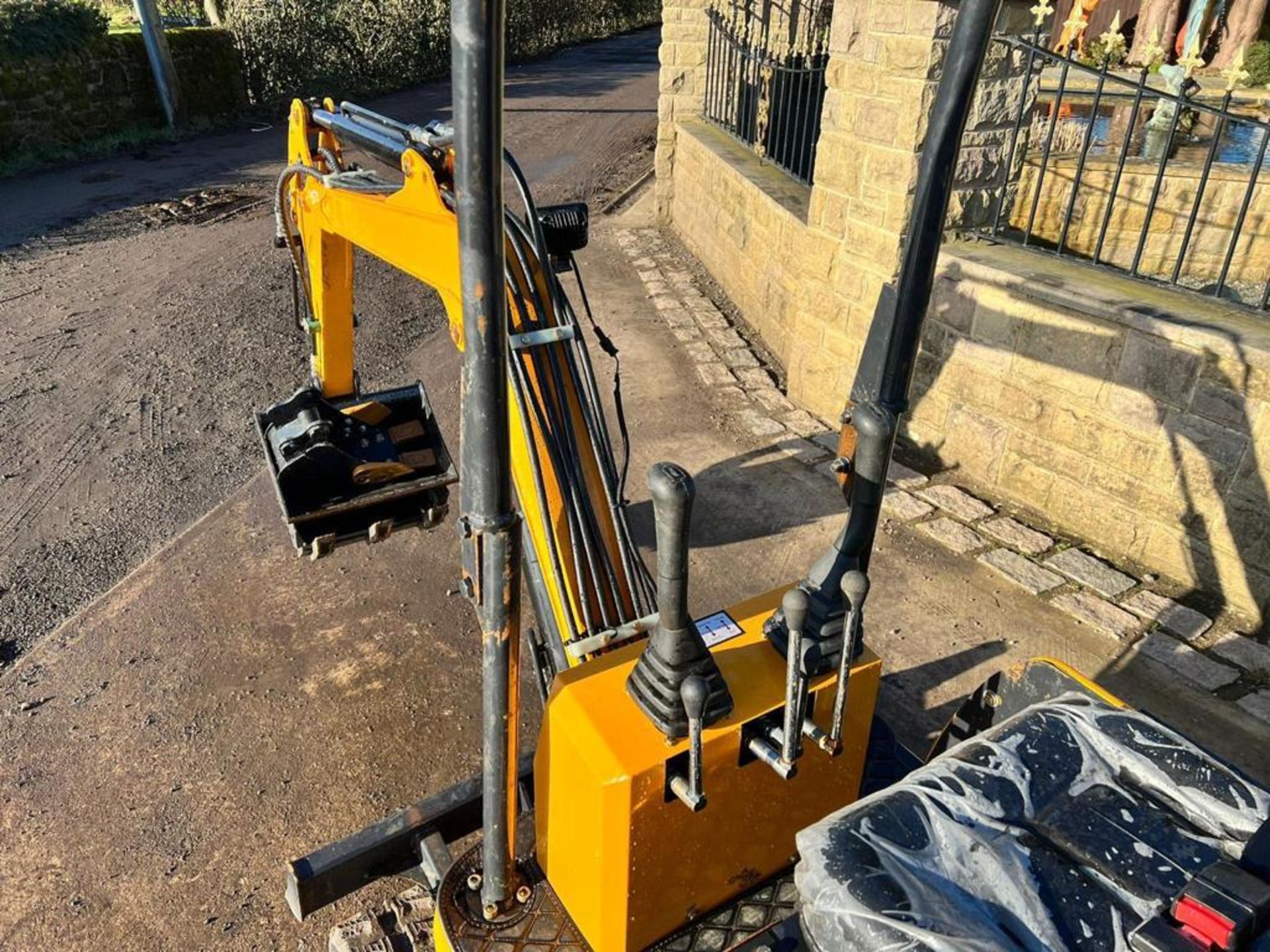 New And Unused LM10 1 Ton Mini Digger - Image 10 of 11