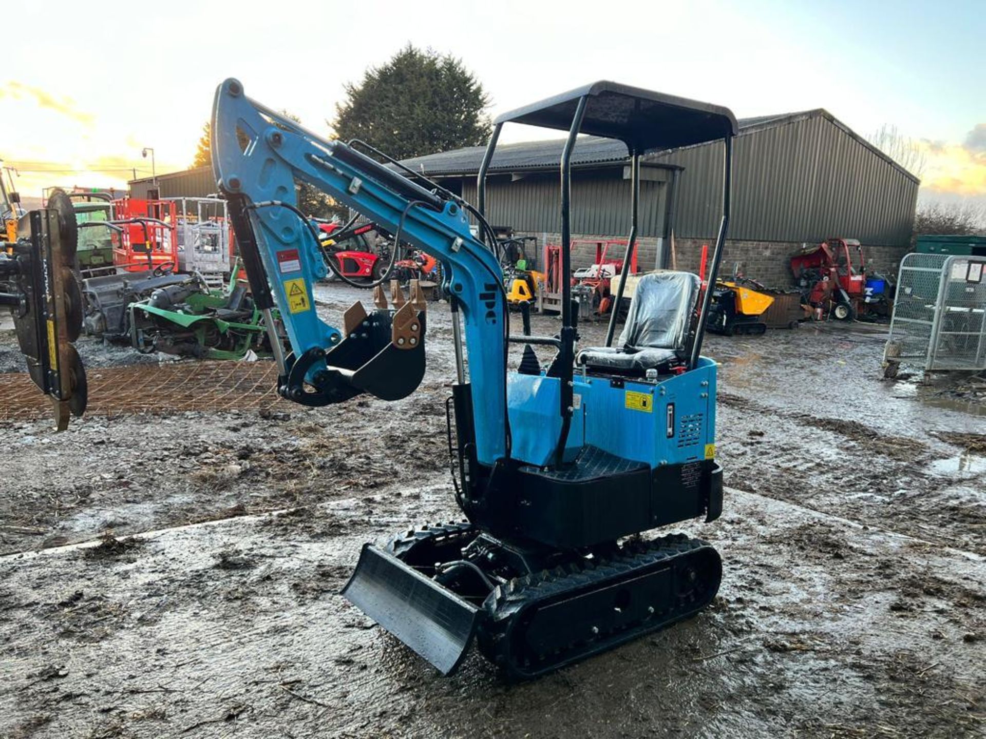 New And Unused JPC HT12 1 Ton Mini Digger - Image 6 of 11