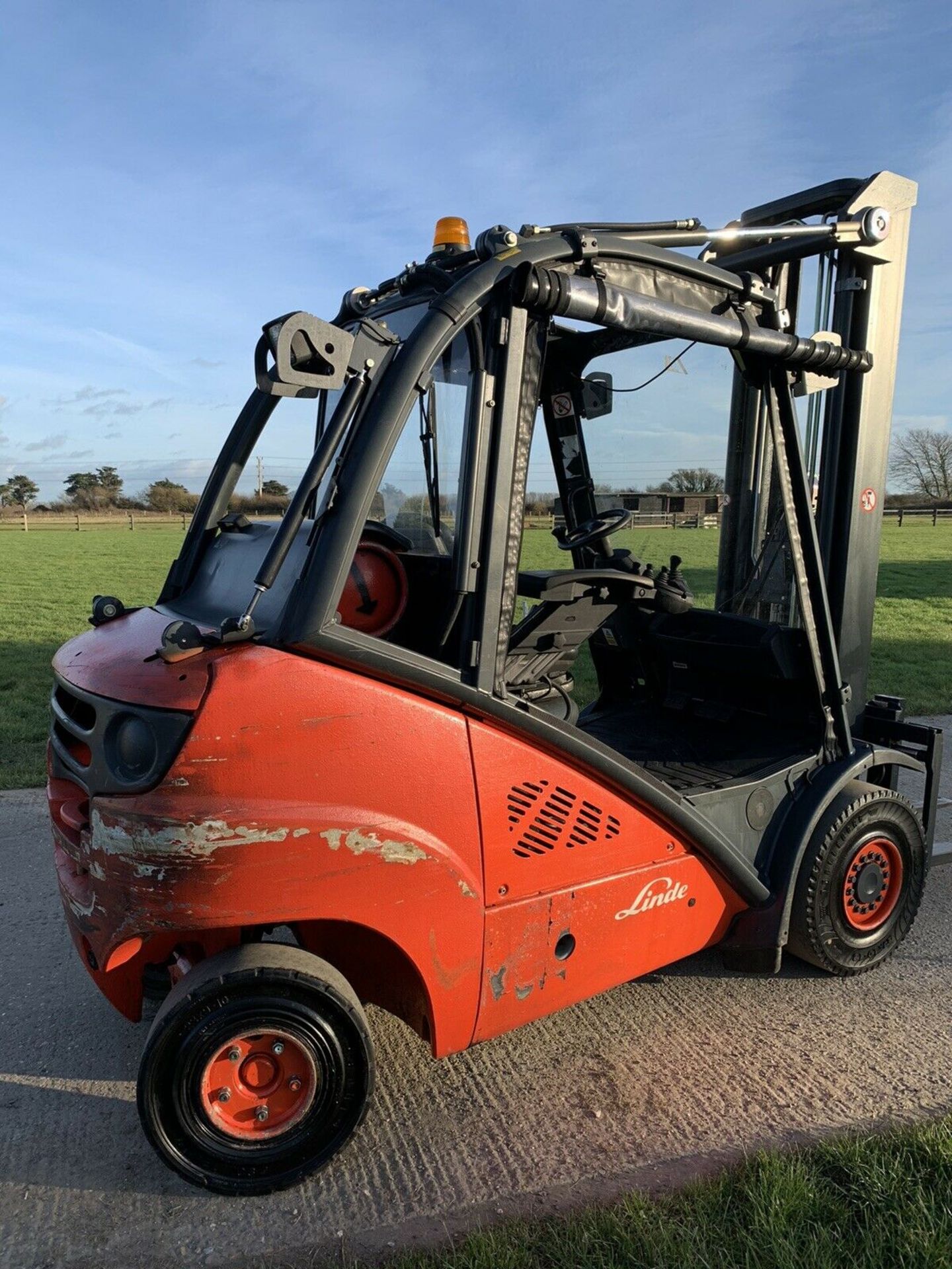 Linde H30 Gas Forklift 5.9 Triple Mast - Image 2 of 2