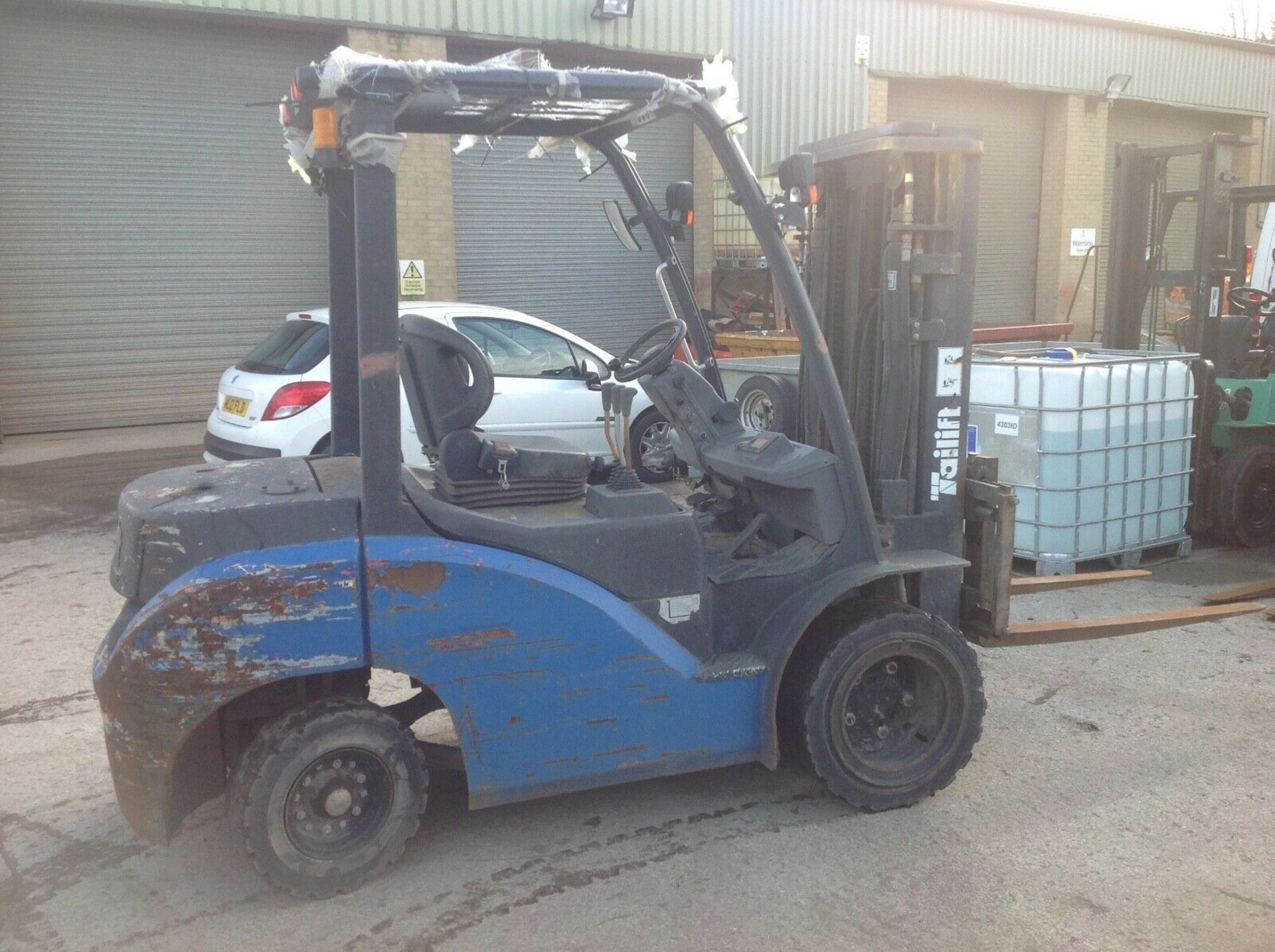 Taillift 3 ton diesel forklift - Image 3 of 6