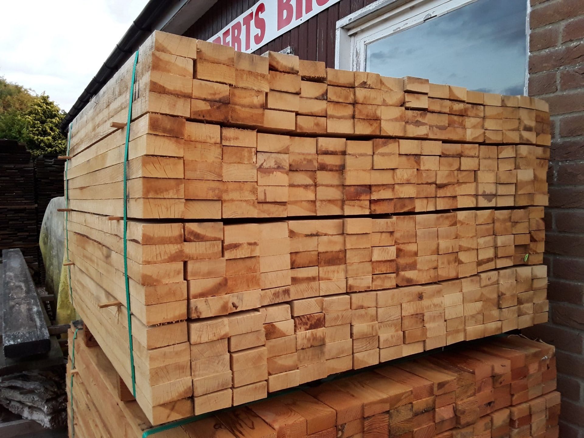 100x hardwood sawn unseasoned english oak palings / timber offcuts - Image 2 of 3