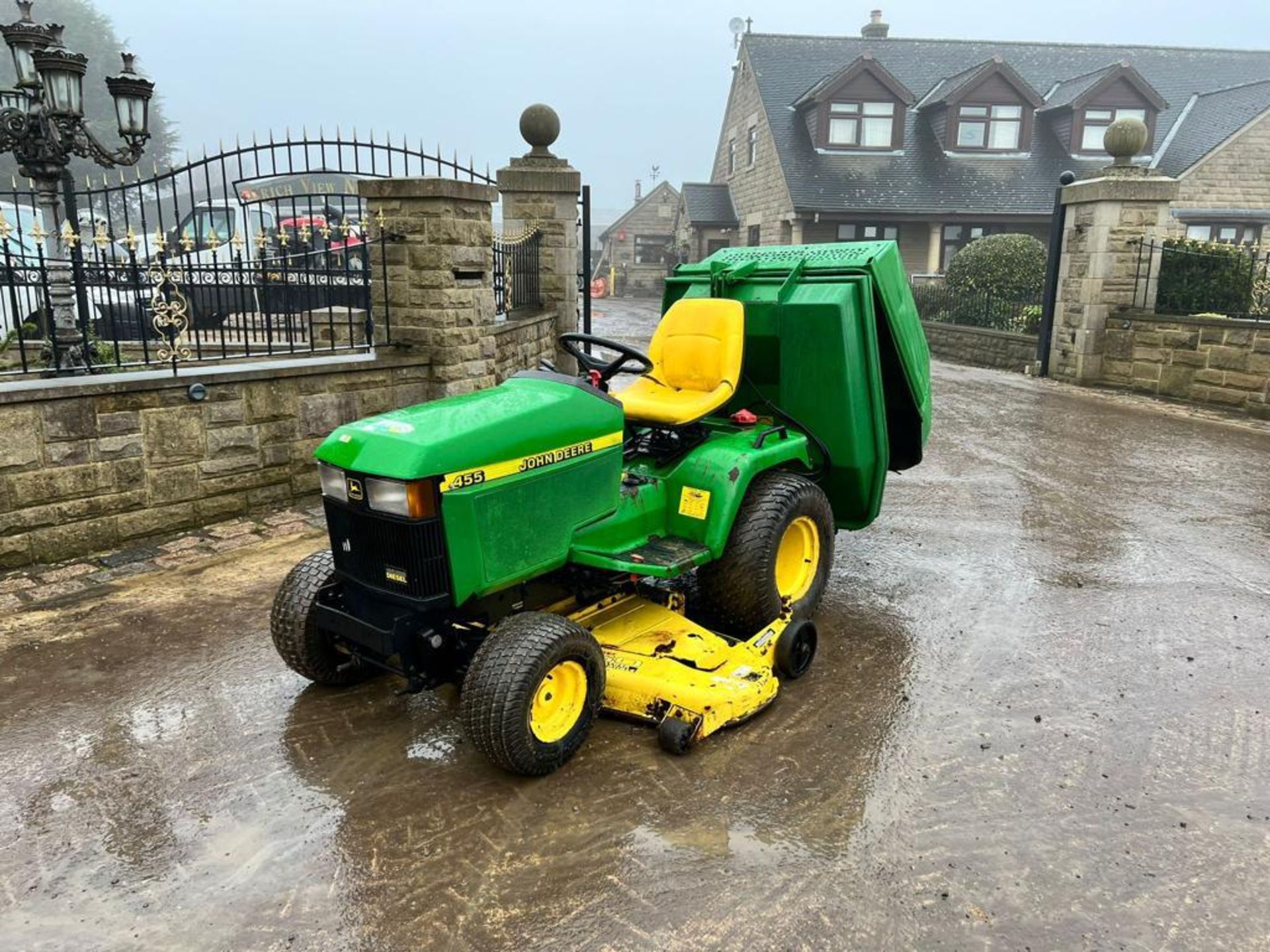 John Deere 455 22HP Diesel Compact Tractor/Ride On