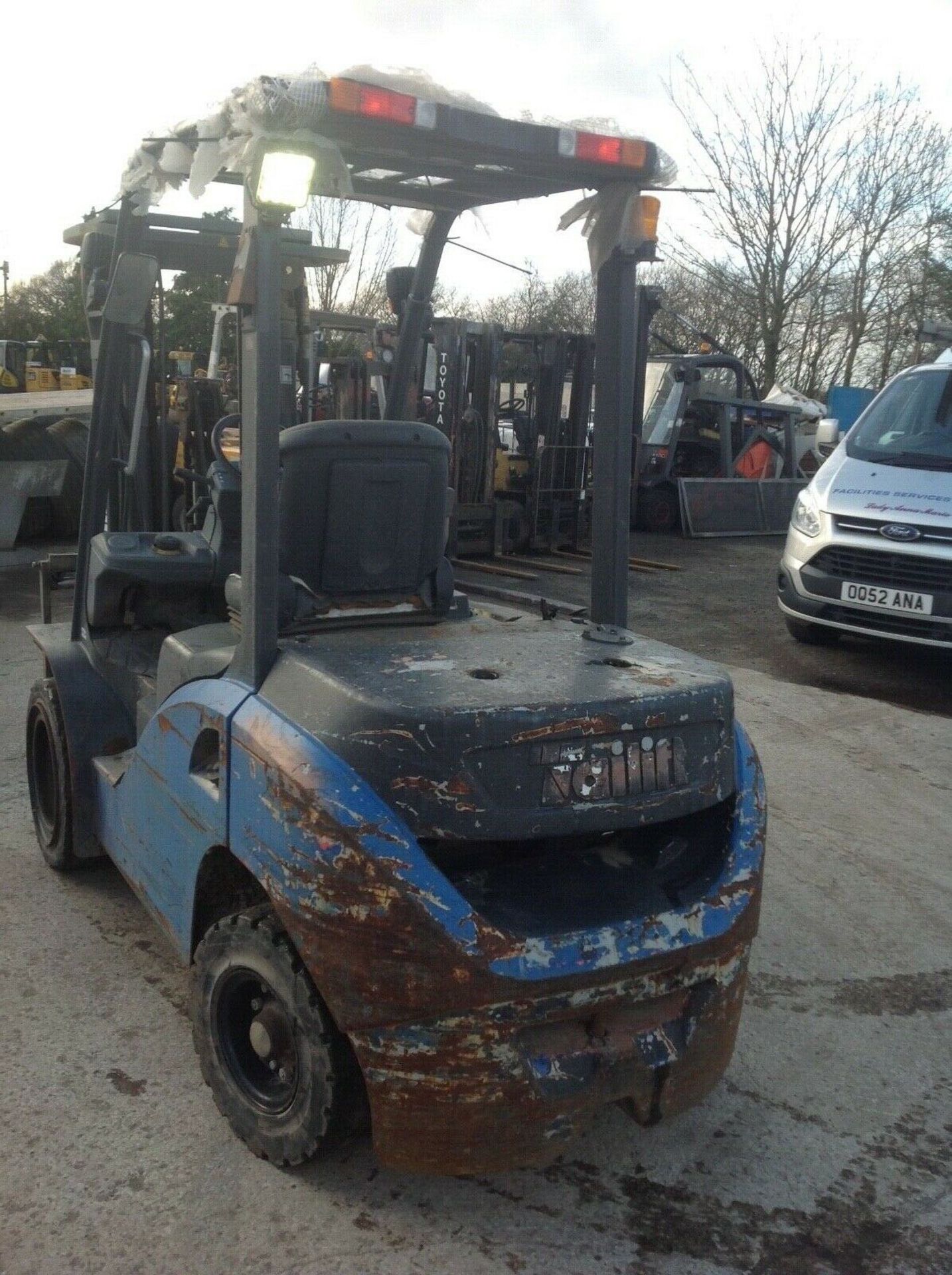 Taillift 3 ton diesel forklift - Image 2 of 6