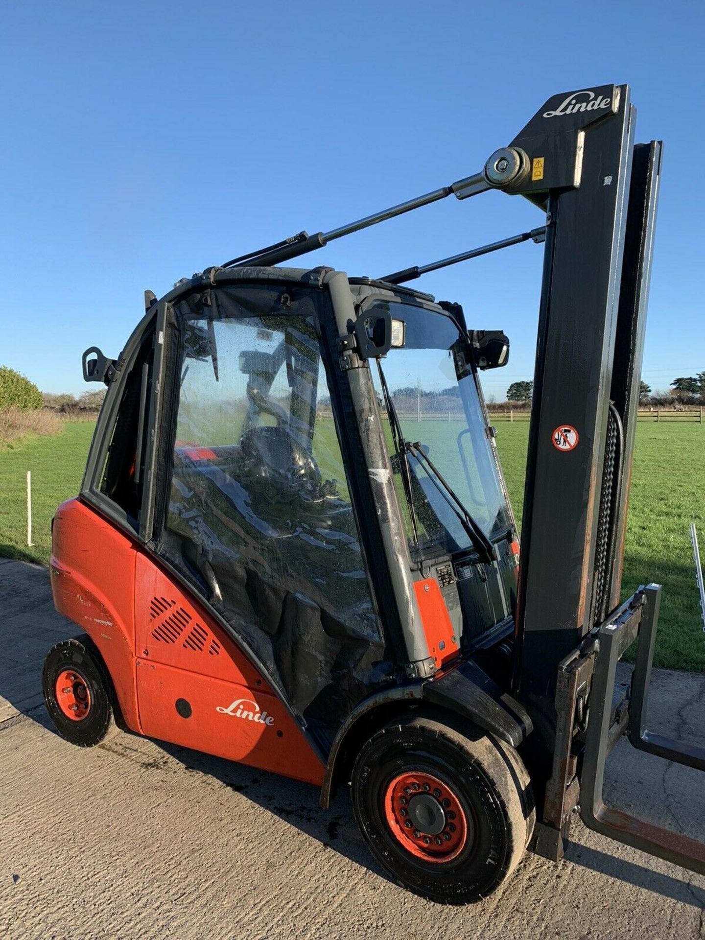 Linde H30 Gas Forklift 5.9 Triple Mast - Image 2 of 3