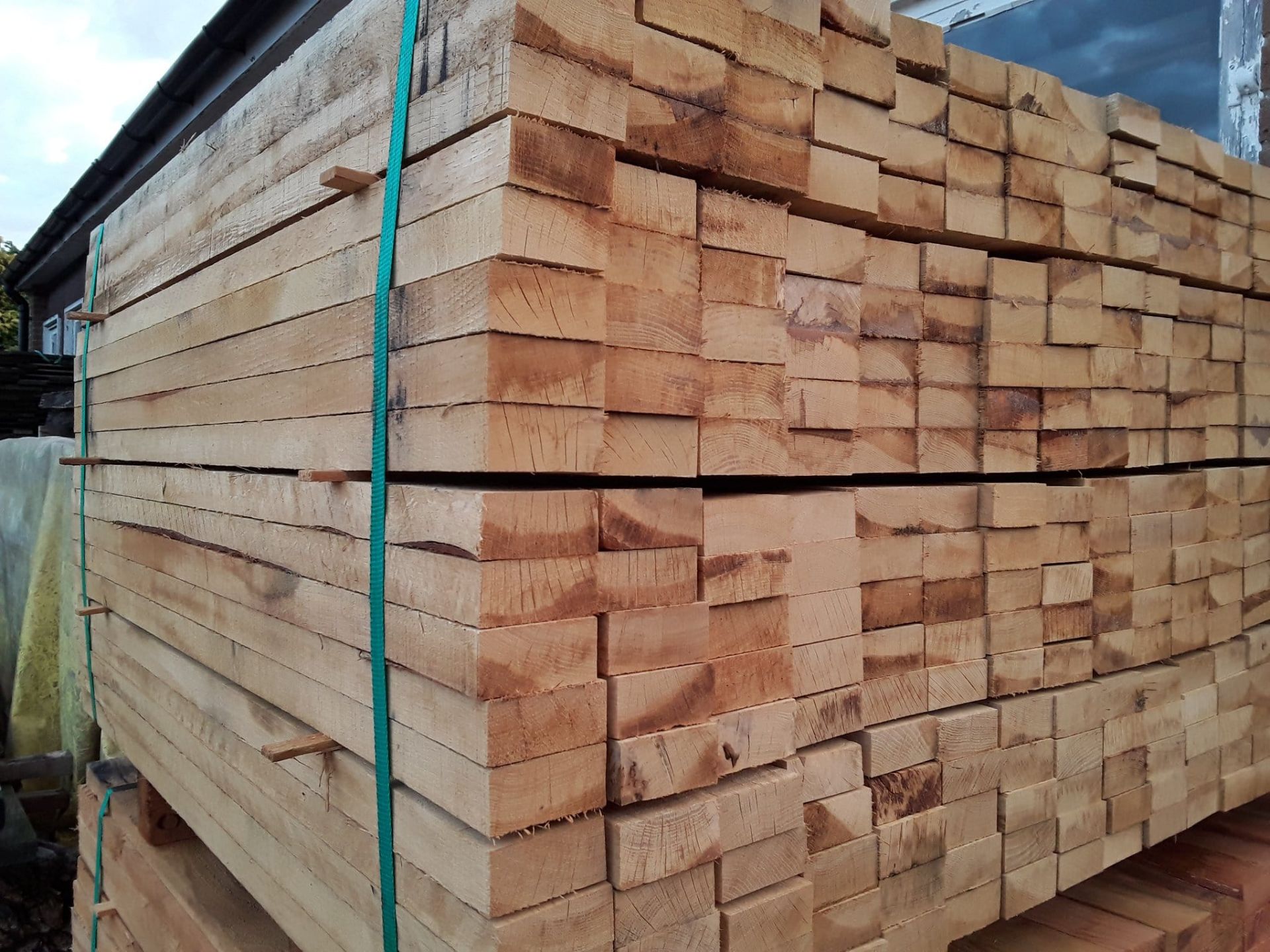 100x hardwood sawn unseasoned english oak palings / timber offcuts - Image 3 of 3