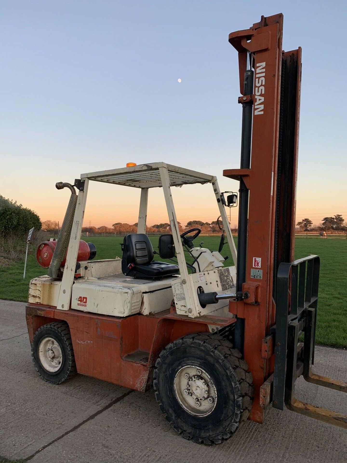 Nissan 4 Tonne Gas Forklift - Image 2 of 5