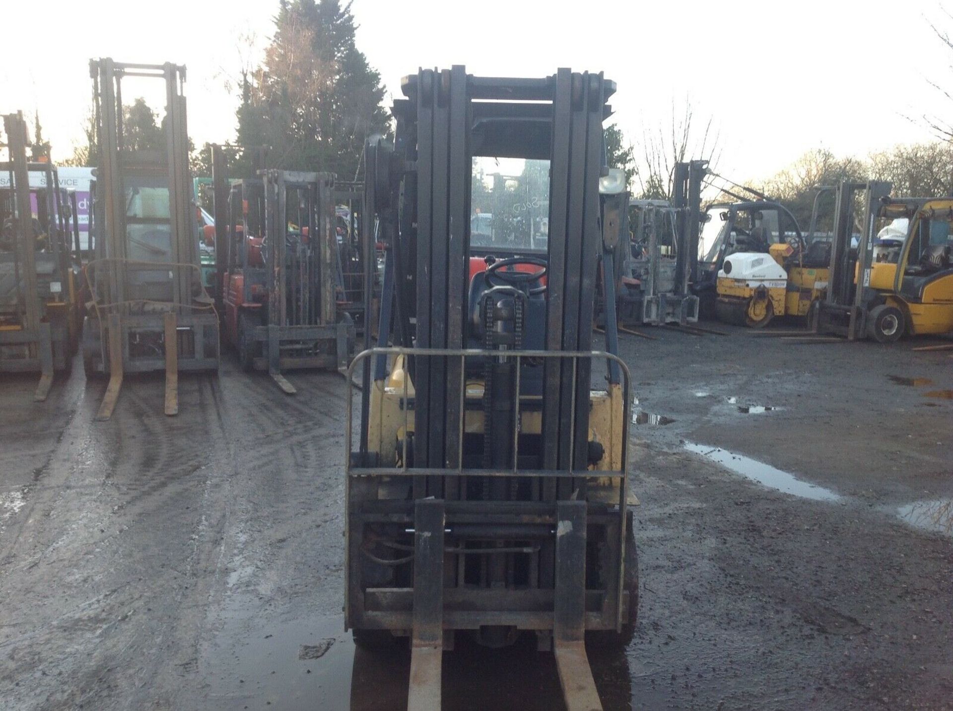 Caterpillar 1.8 ton gas forklift - Image 2 of 5