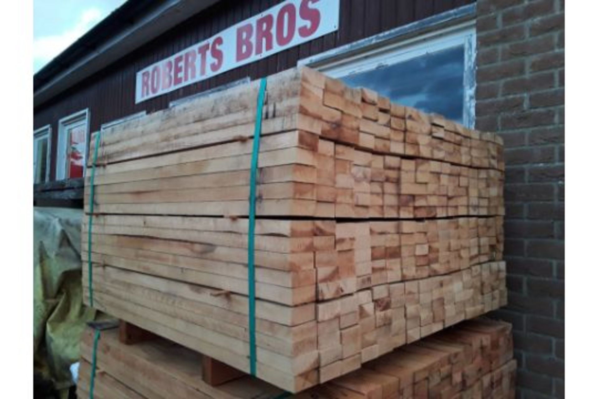 100x hardwood sawn unseasoned english oak palings / timber offcuts