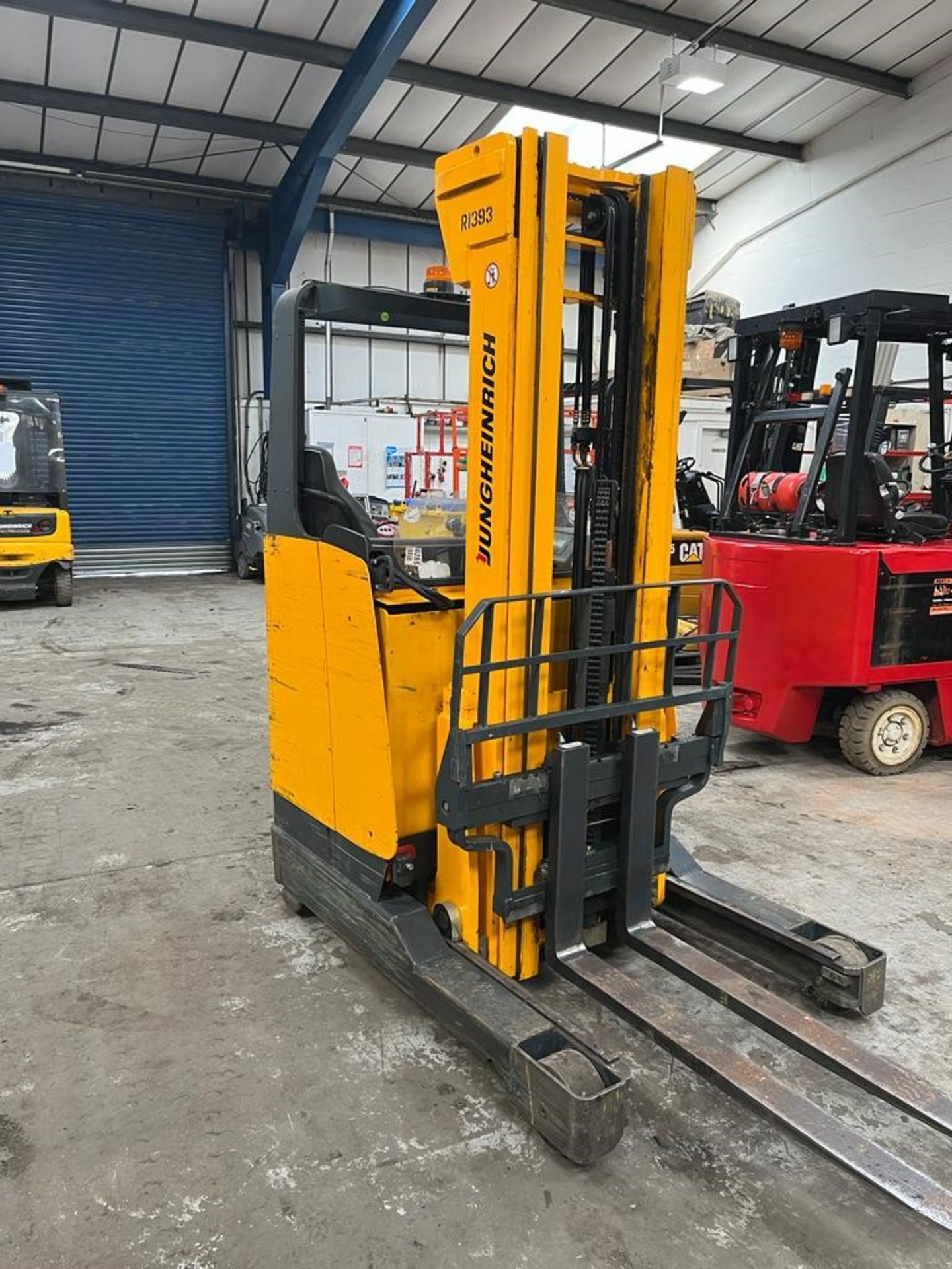 R1393 Reach Truck