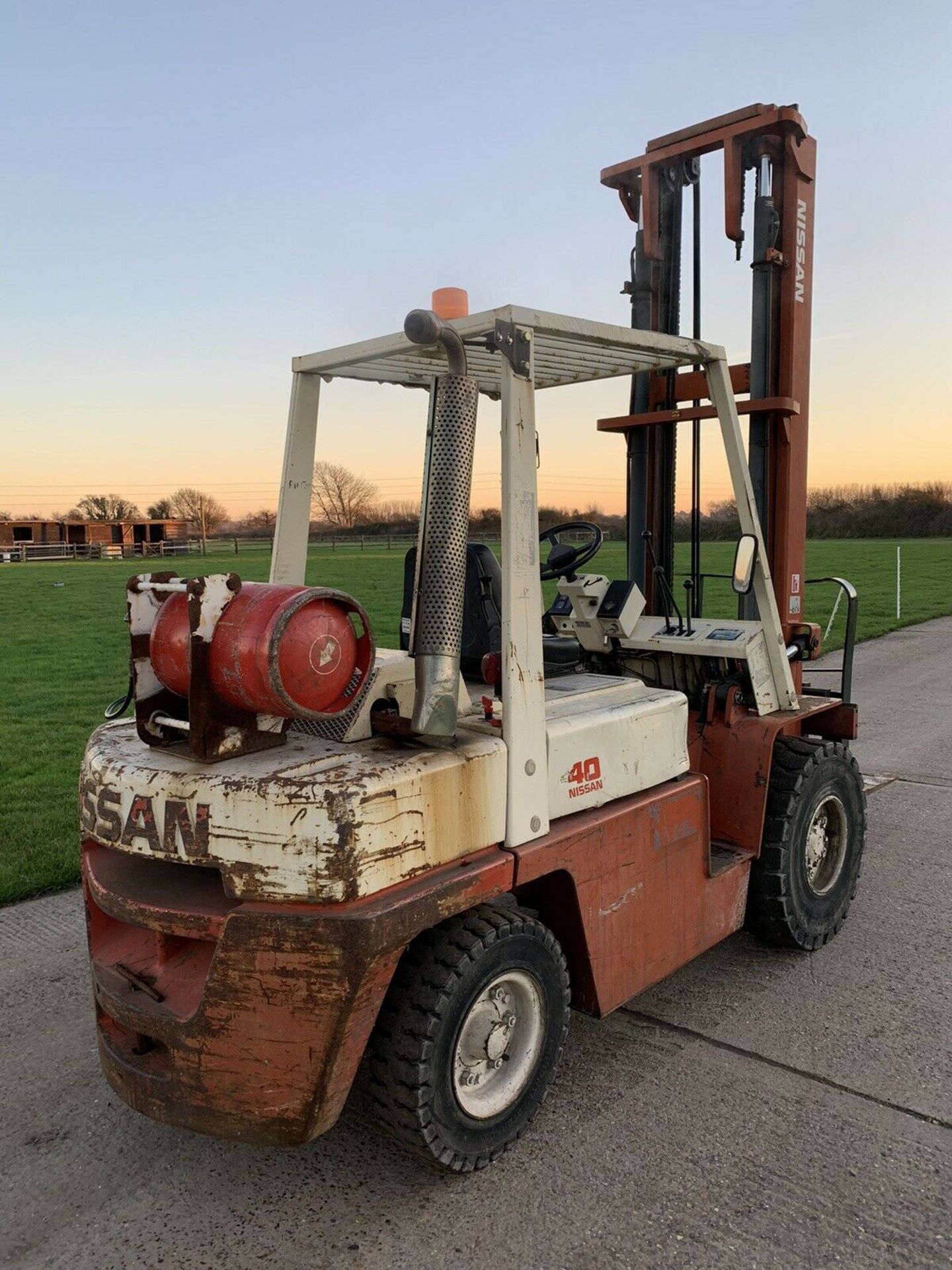 Nissan 4 Tonne Gas Forklift - Image 3 of 5