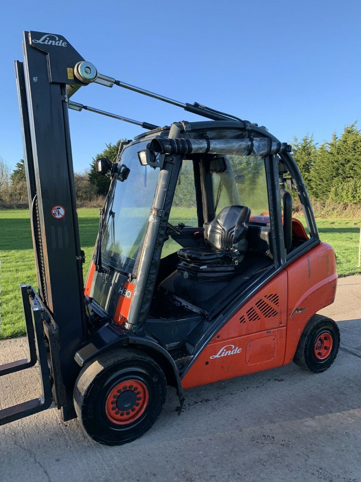 Linde H30 Gas Forklift 5.9 Triple Mast - Image 3 of 3