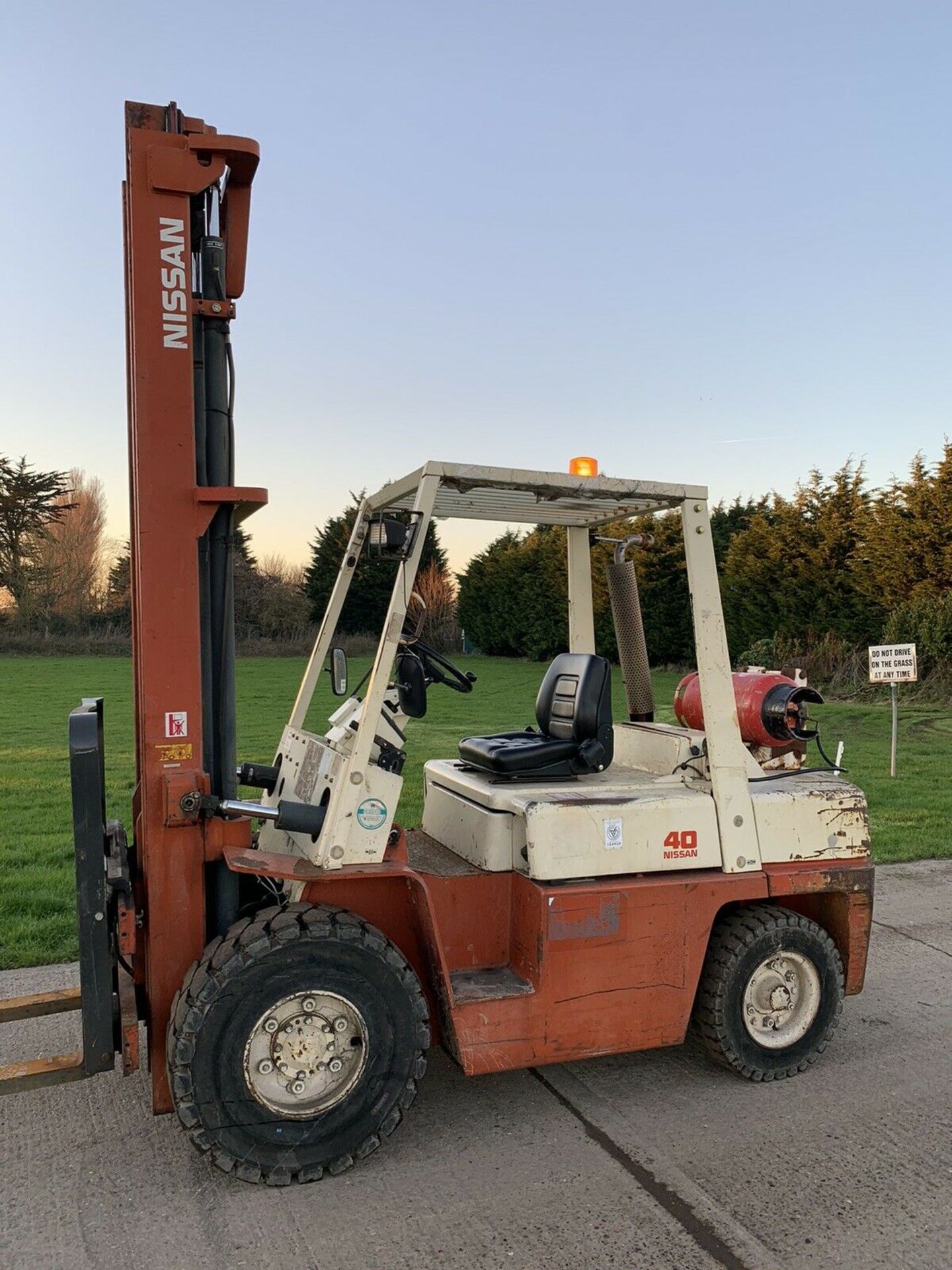 Nissan 4 Tonne Gas Forklift - Image 4 of 5