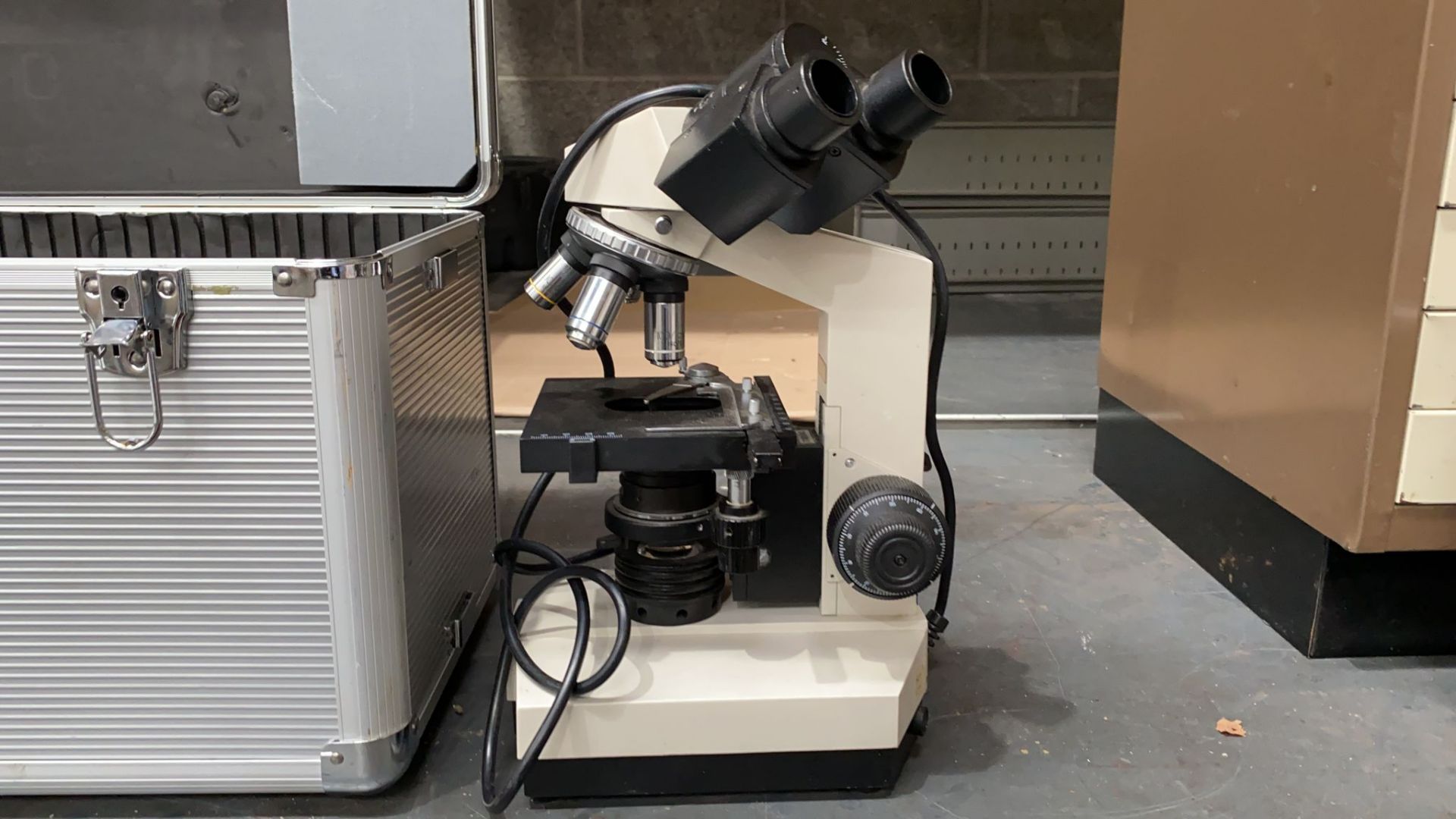 Microscope in Metal Box - Image 3 of 7