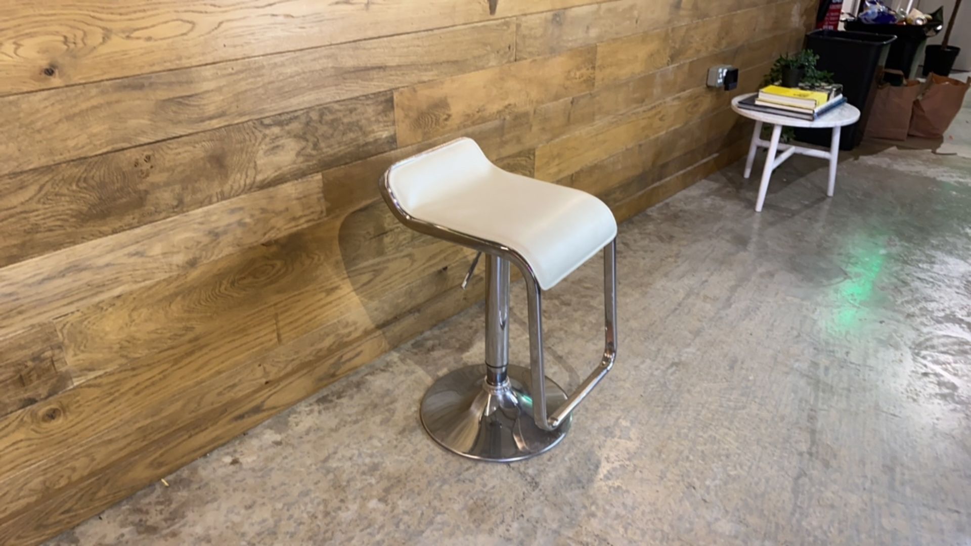 Small Cream Bar Stool x5 - Image 7 of 7