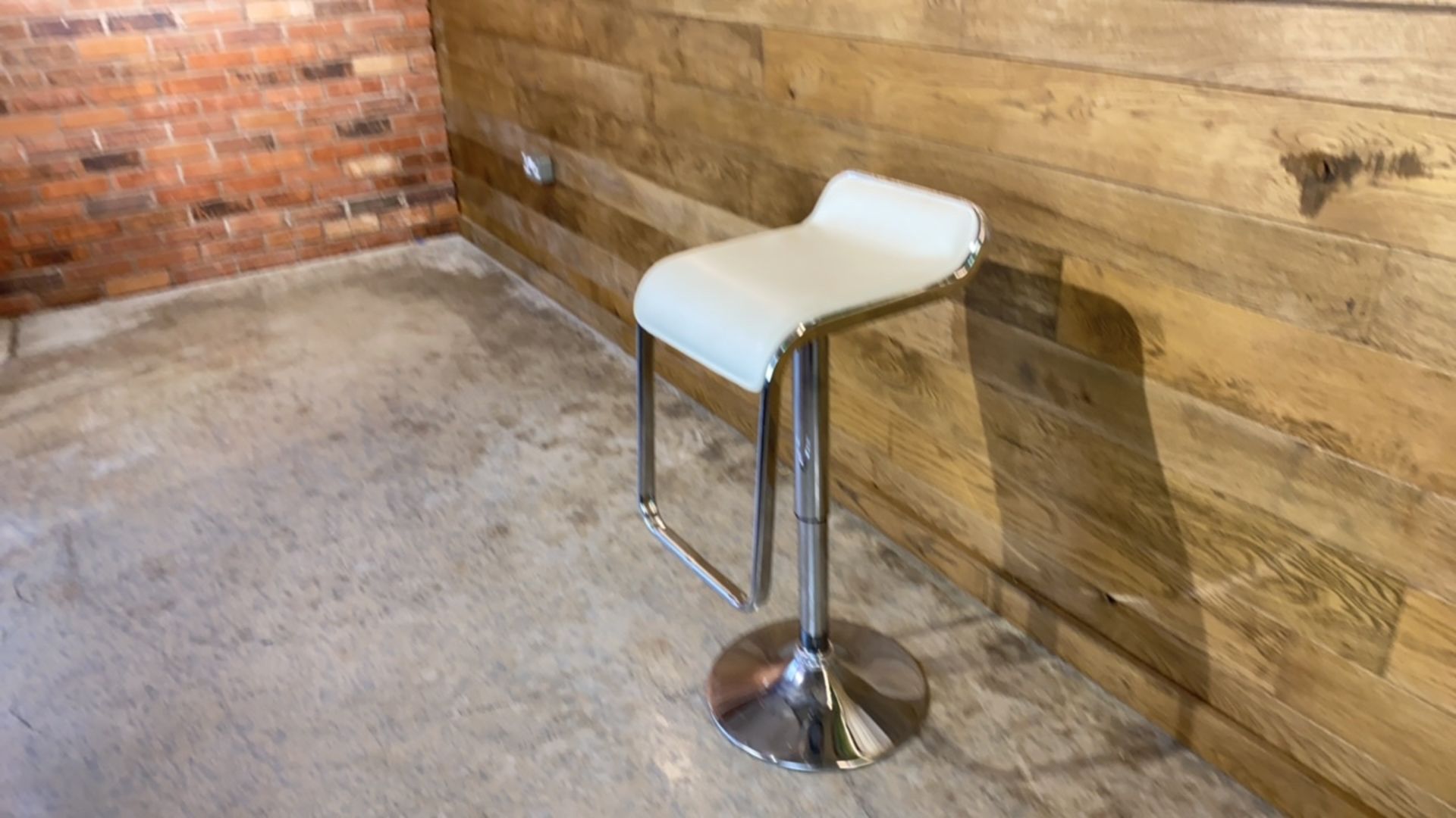 Small Cream Bar Stool x5 - Image 5 of 7