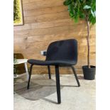 Black urban wide chair x1