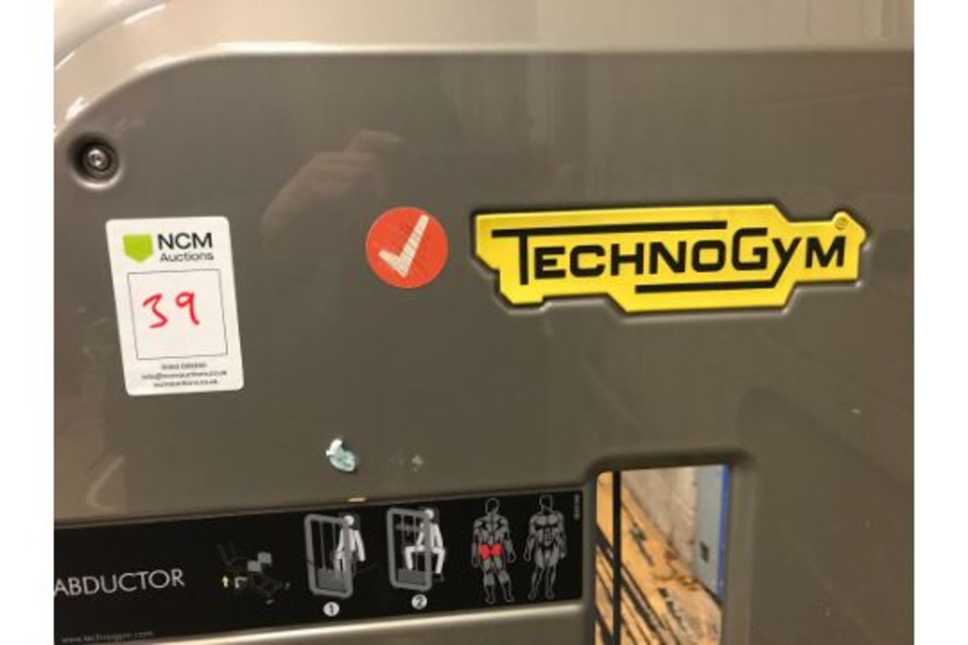 Technogym abductor machine - Image 4 of 9