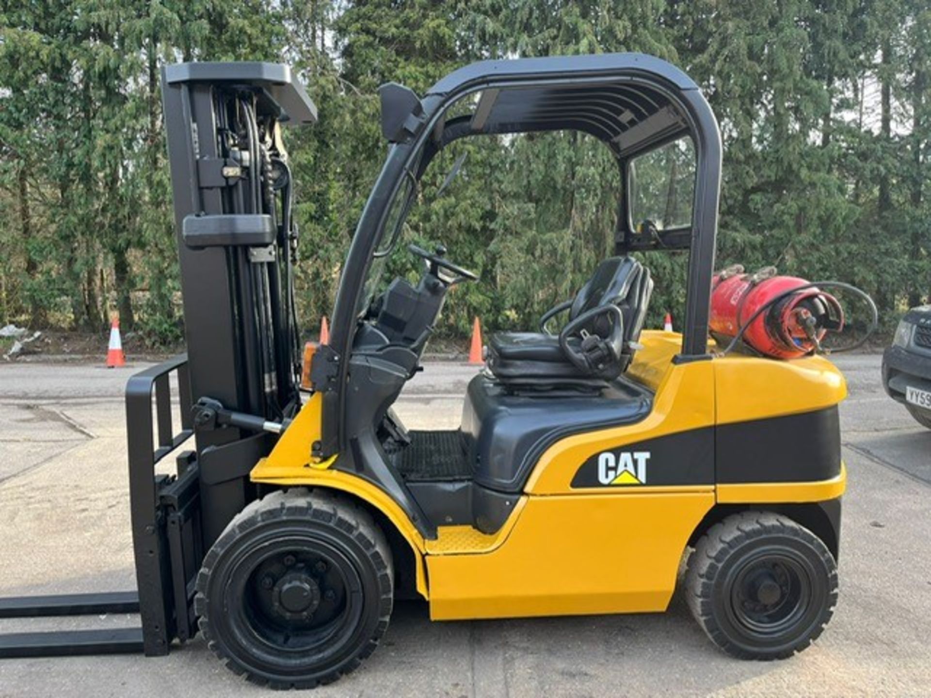 Caterpillar 3 tonne gas, 4750mm full free lift, side shift