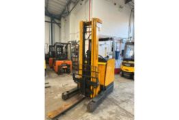 R1392 Reach Truck