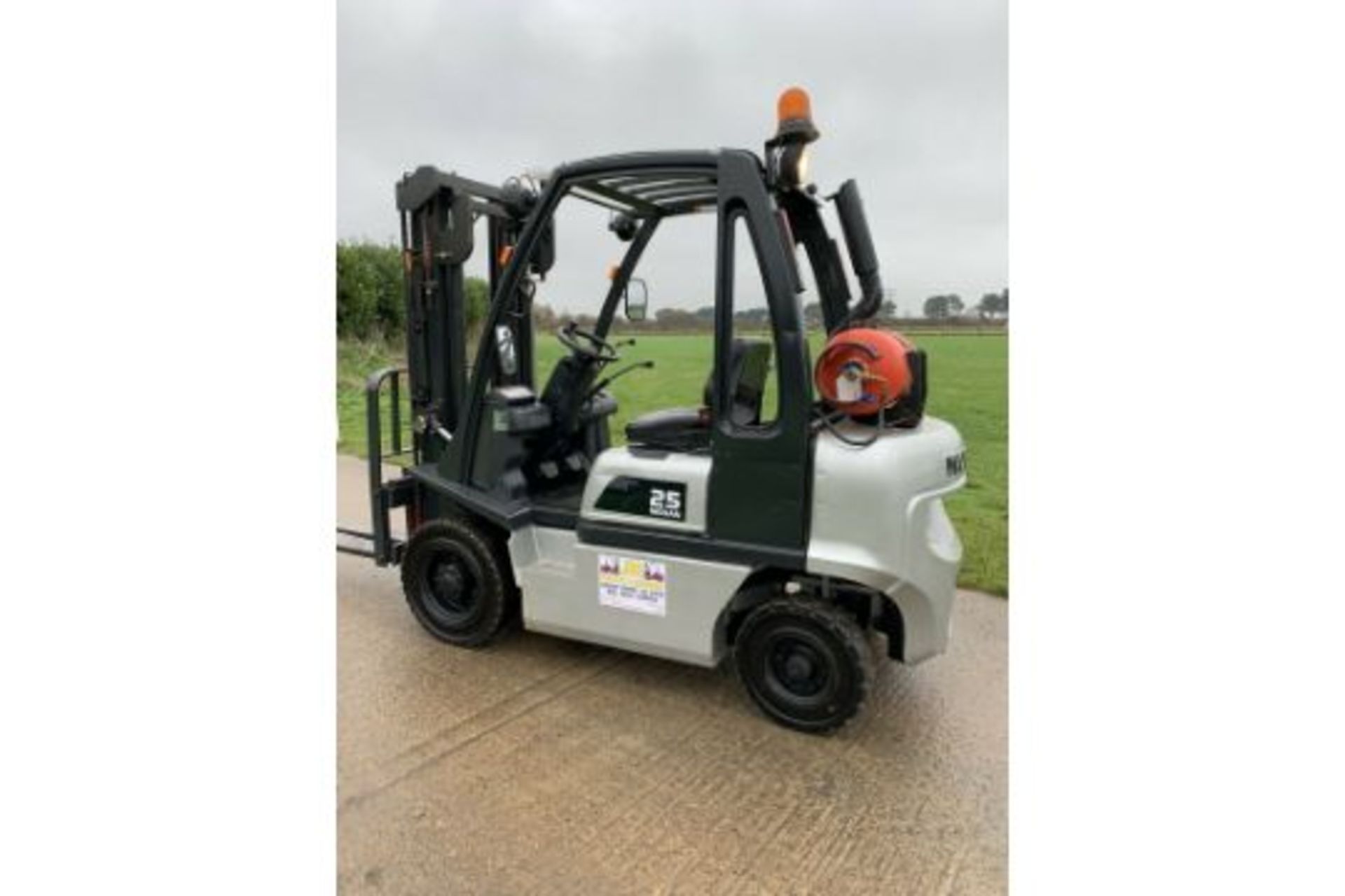 Nissan 2.5 Tonne Gas Forklift - Image 6 of 6