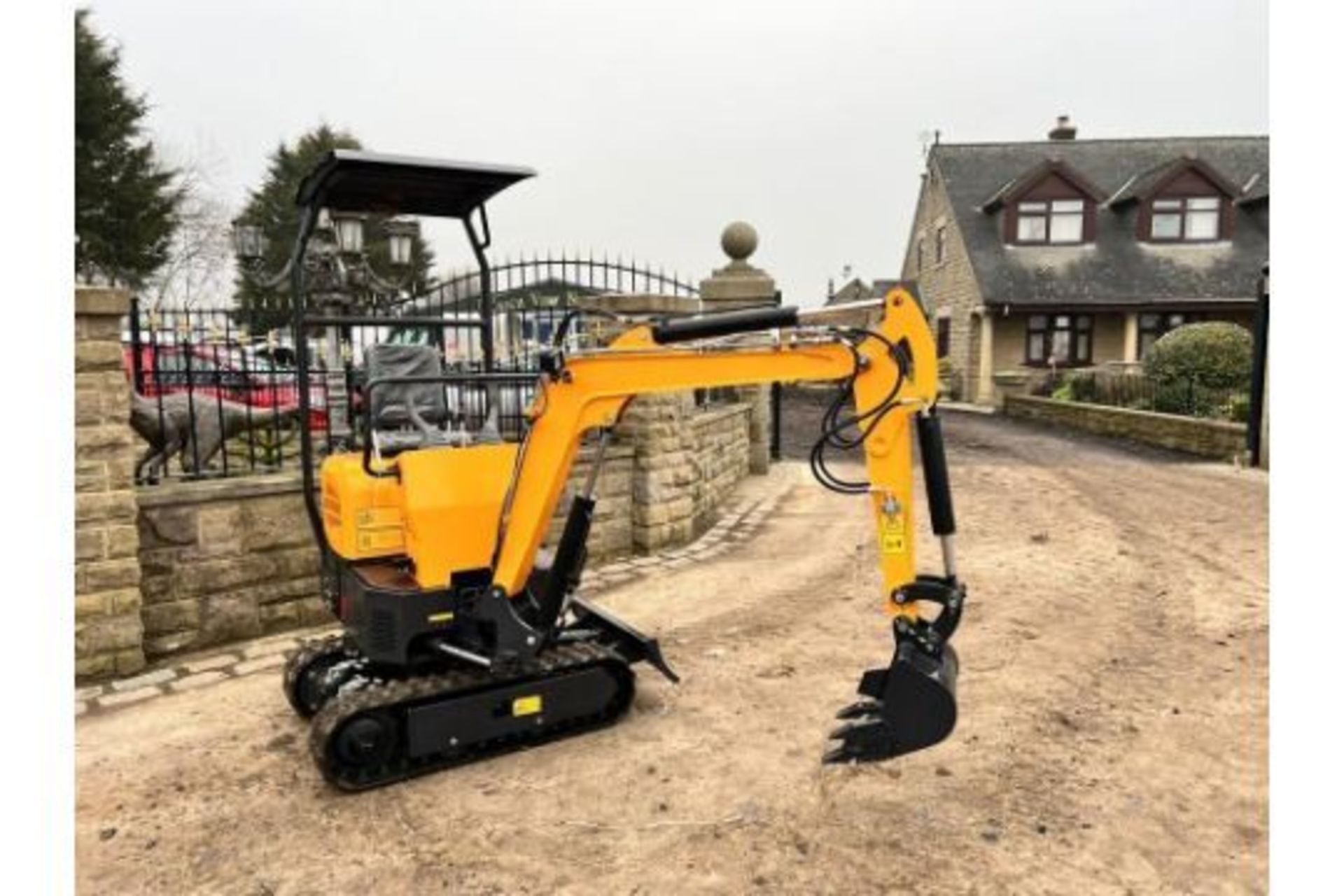 New And Unused Attack AT12 1 Ton Mini Digger With Swing Boom - Image 8 of 15