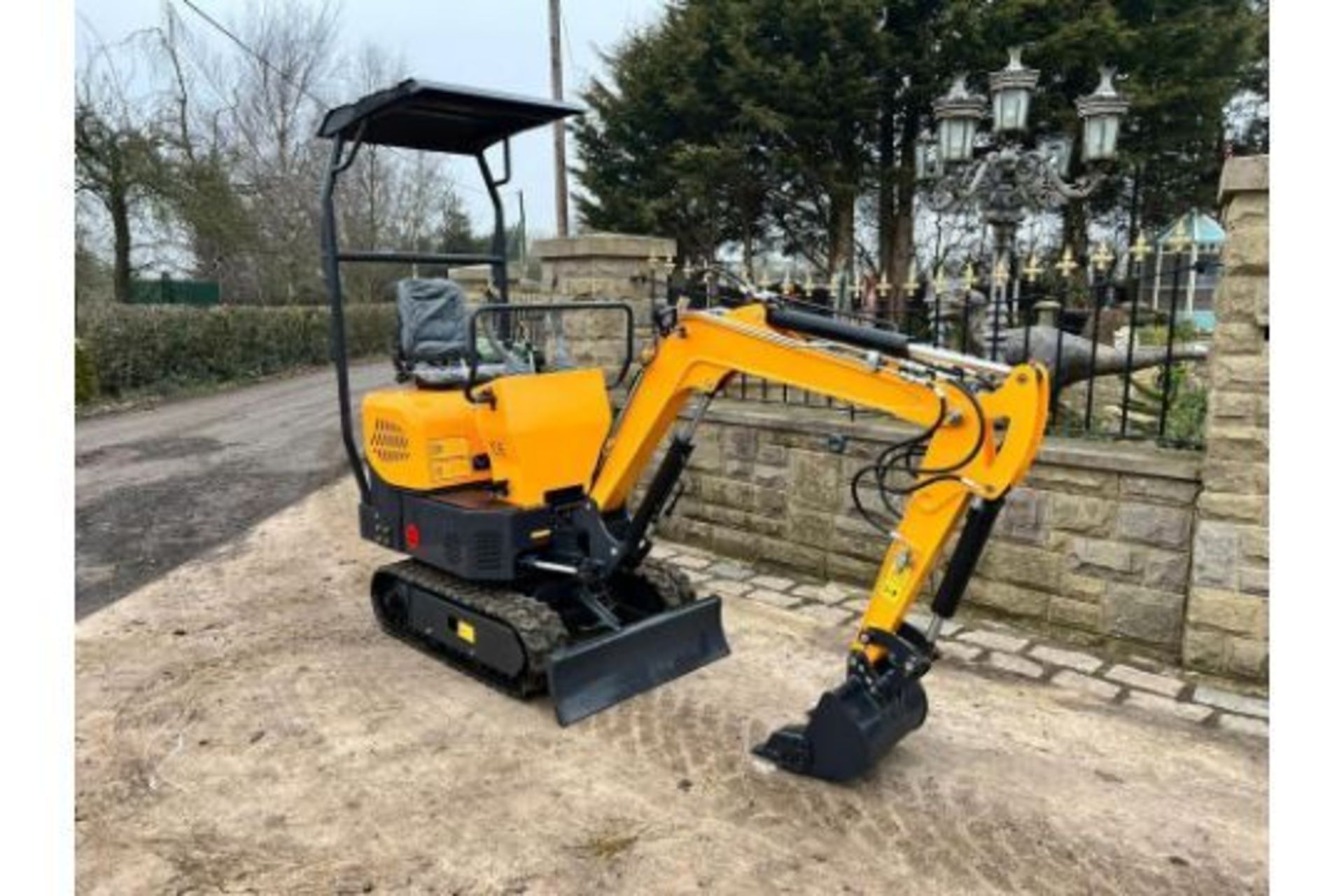 New And Unused Attack AT12 1 Ton Mini Digger With Swing Boom - Image 2 of 15