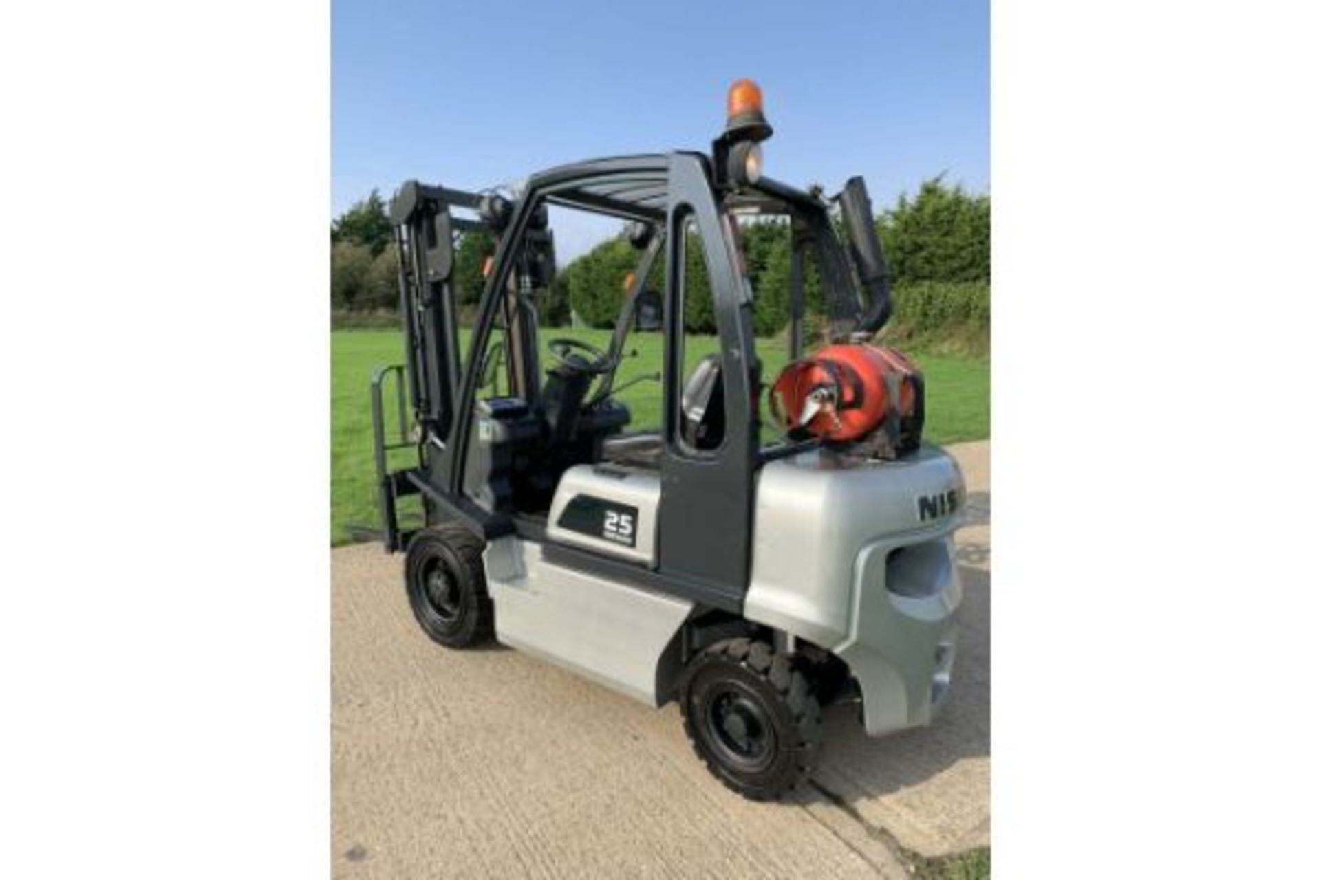 Nissan 2.5 Tonne Gas Forklift - Image 2 of 6