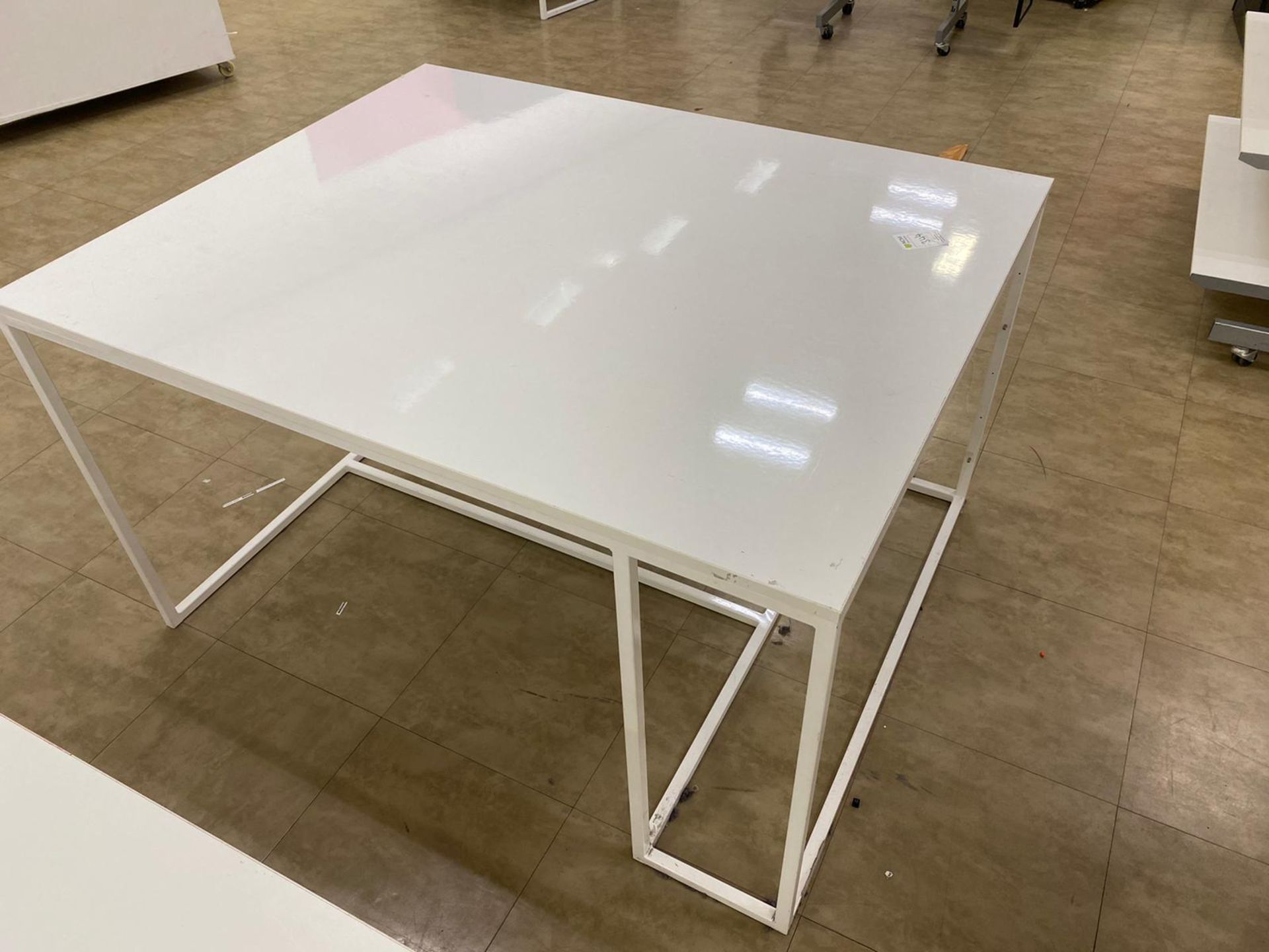 Metal White Gloss finished Display Table - Image 3 of 5