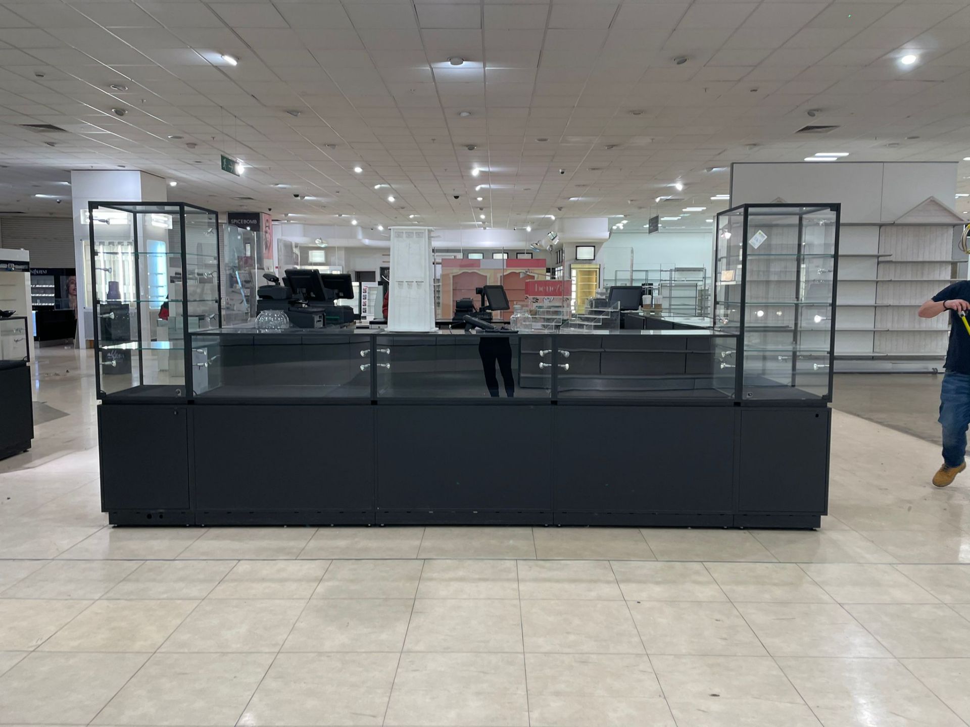 L Shaped Jewelery Stands With Glass Frontage - Image 2 of 14