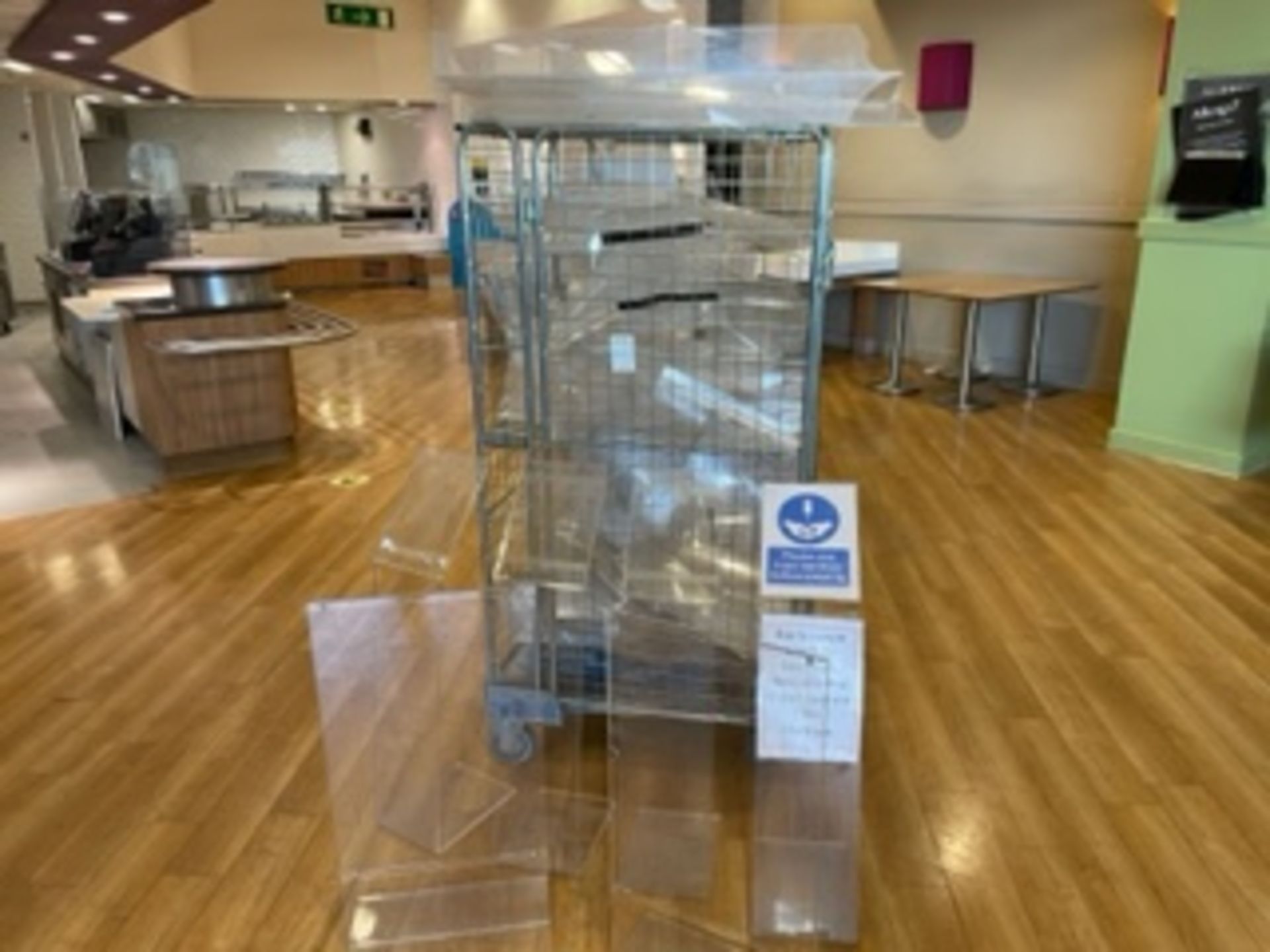 Cage with Plastic Stands - Image 4 of 4