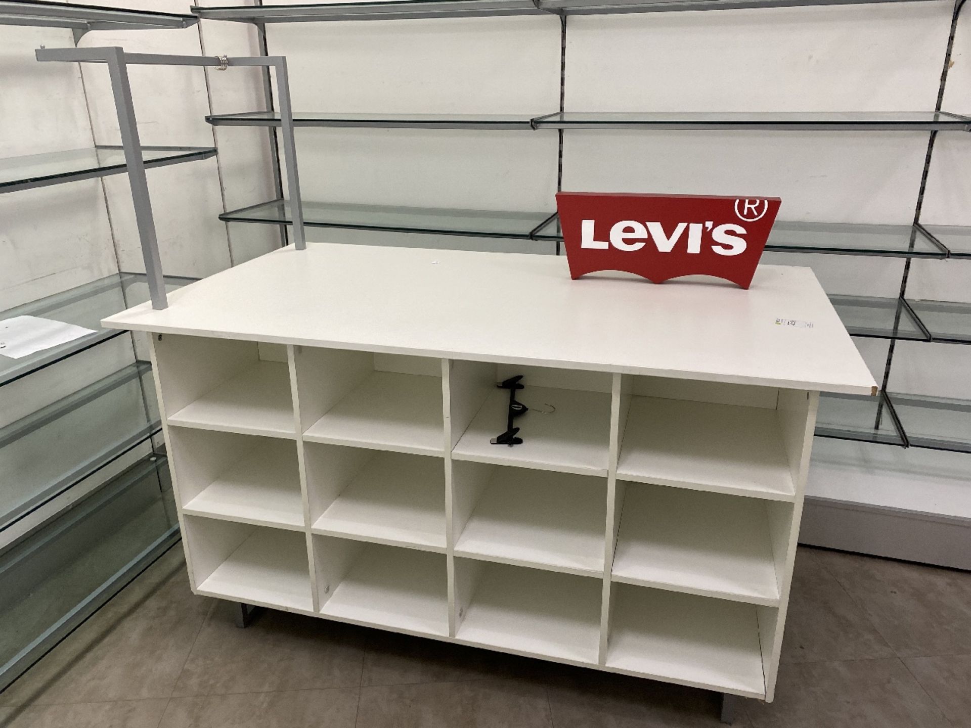 Levi display unit