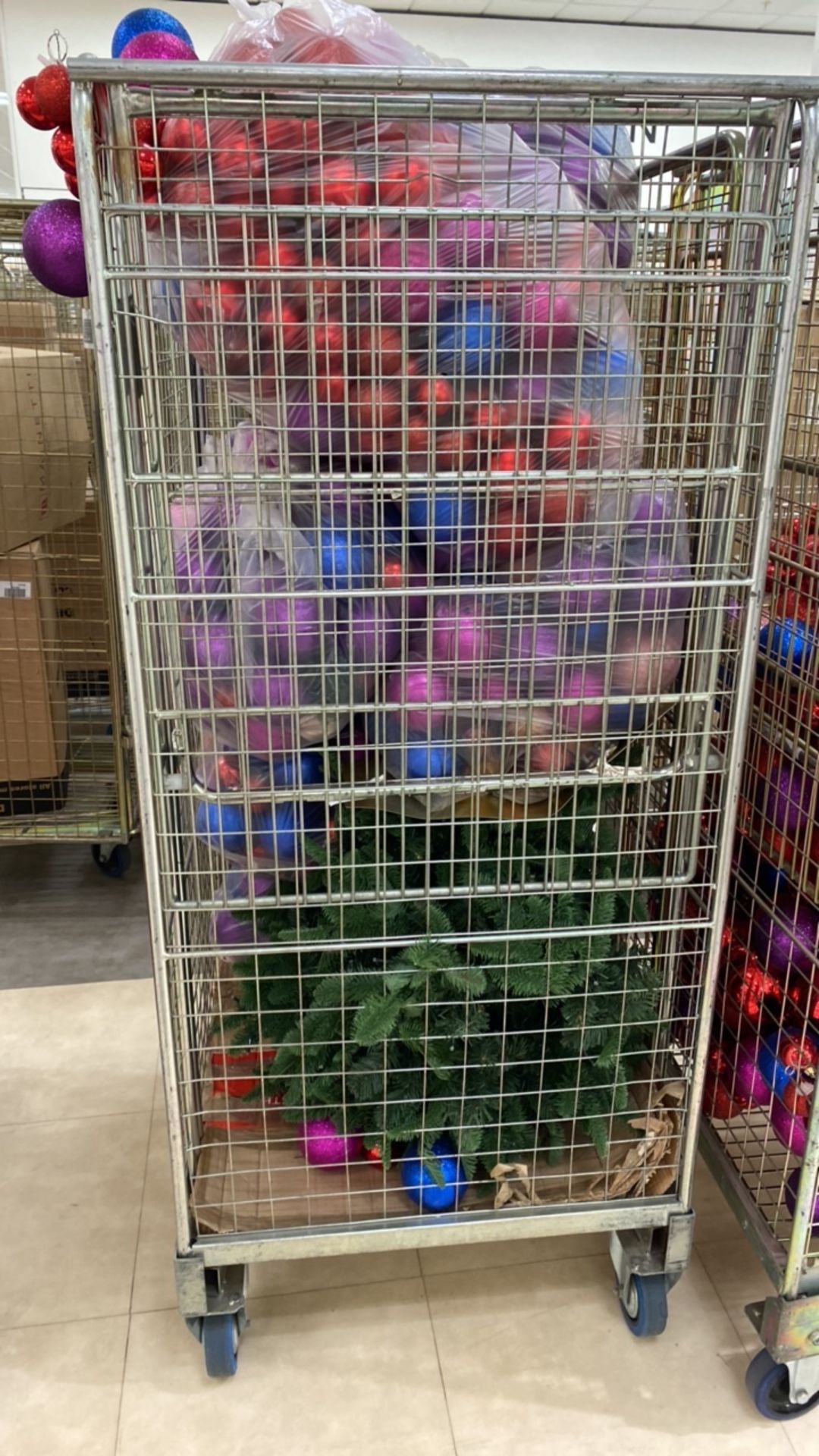 5 x pallet tower storage cage on wheels, including season decorations - Image 3 of 4