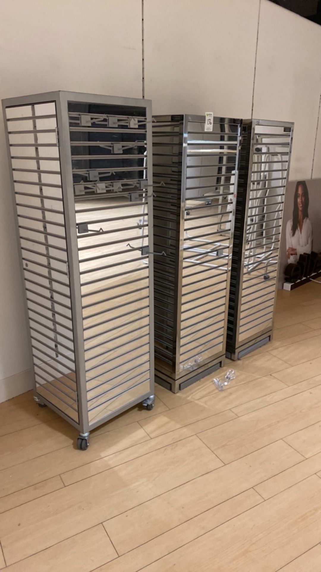 X3 Mirrored Display Units - Image 2 of 2