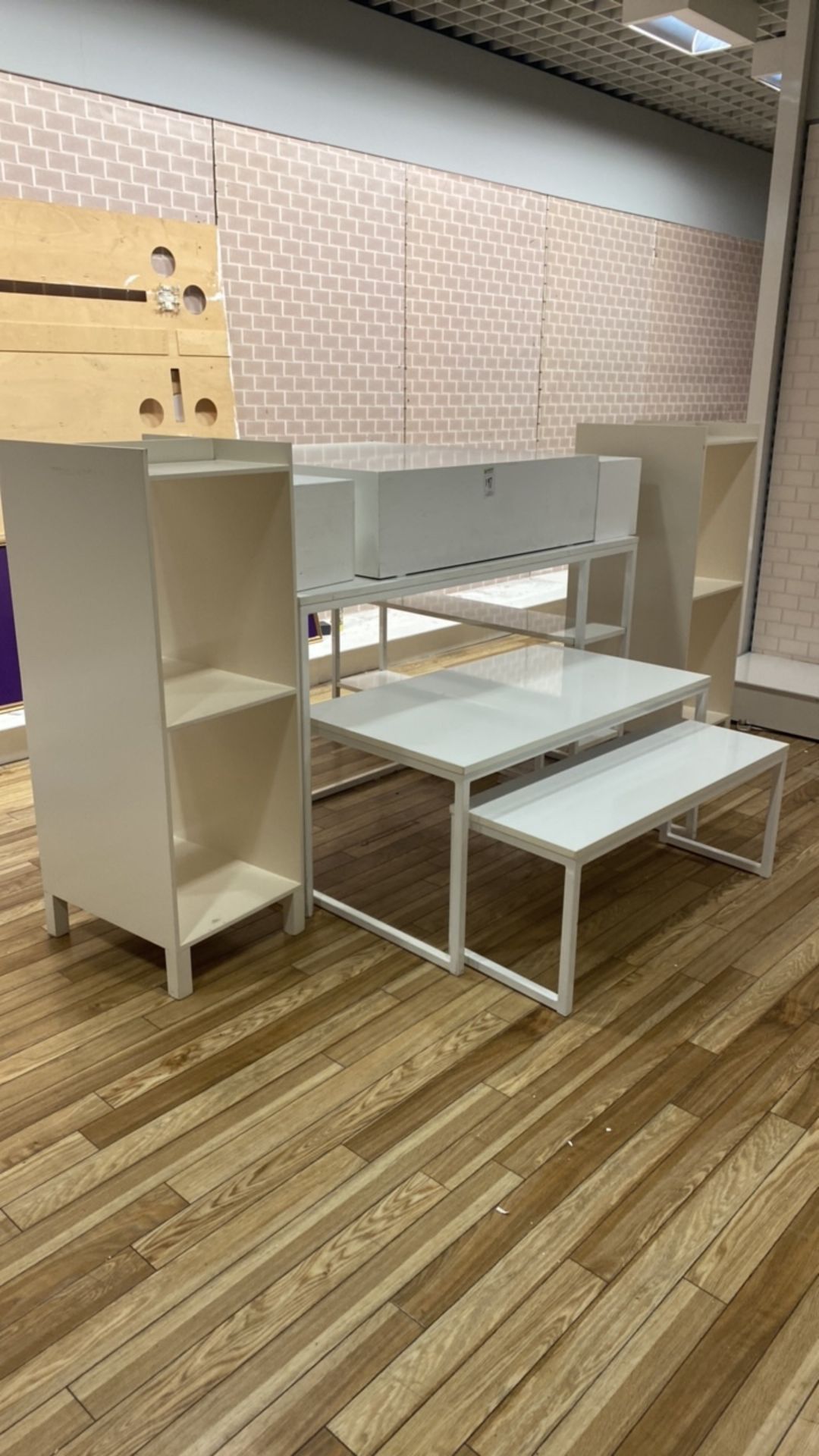 Assortment of White Display Units - Image 2 of 3