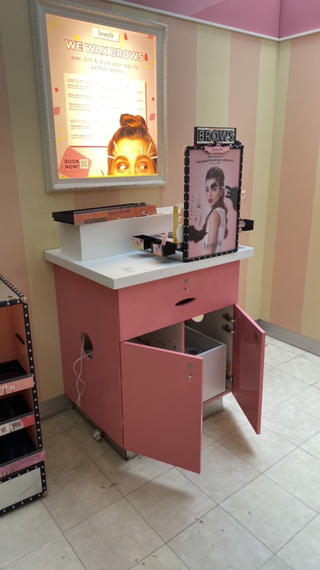 Pink Beauty Display Unit - Image 3 of 3