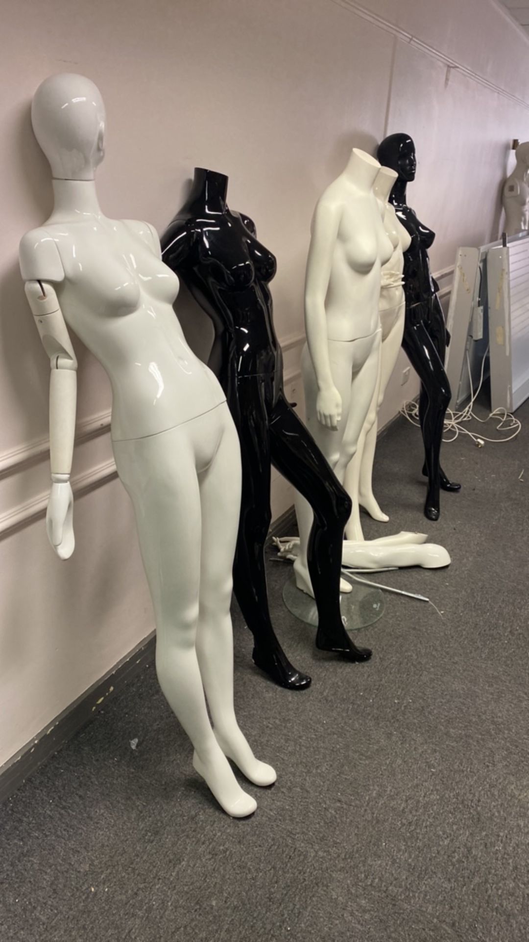 Assortment of Female Mannequins X5 - Image 3 of 3