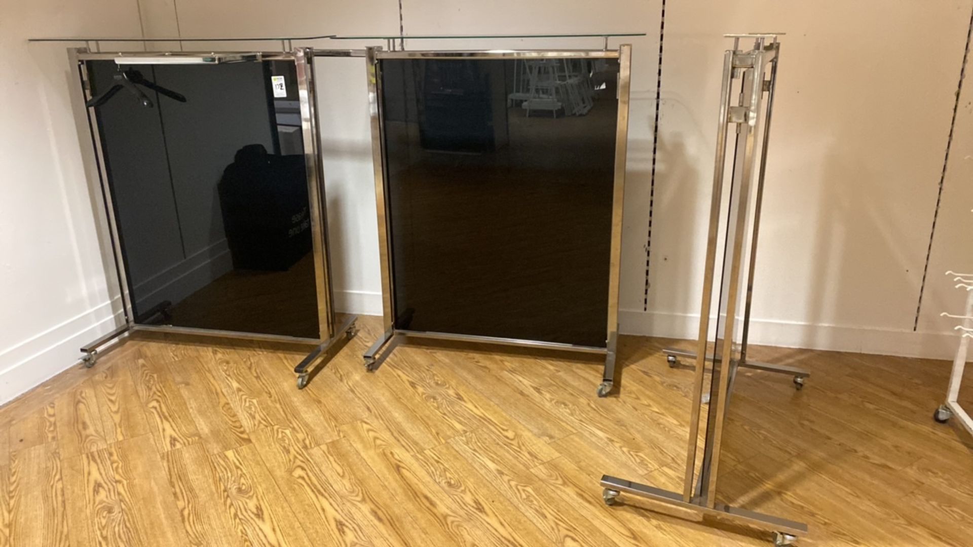 Glass Top Clothing Rail X3 - Image 3 of 3