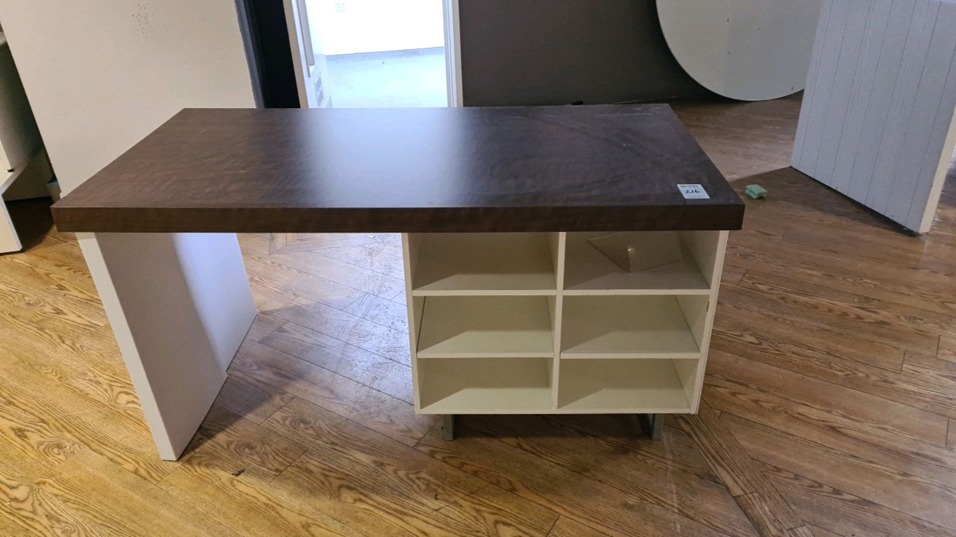 Display table