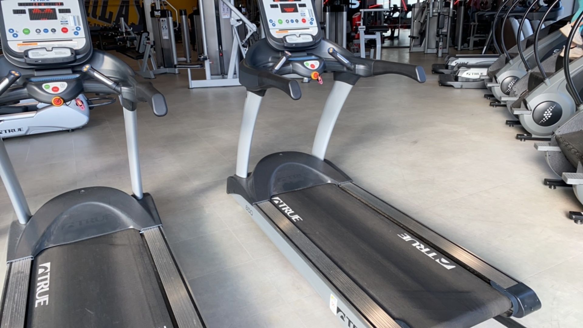 True Fitness Treadmill x1 - Image 2 of 5