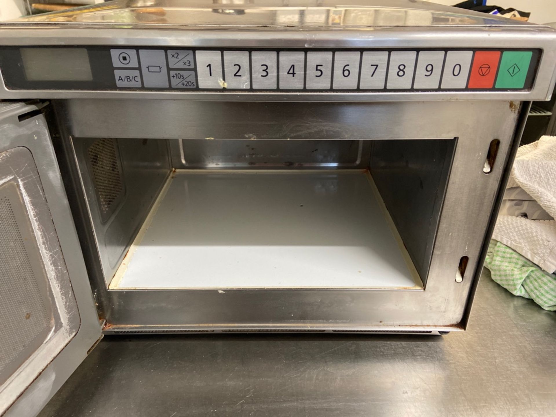 Commercial microwave - Image 2 of 2