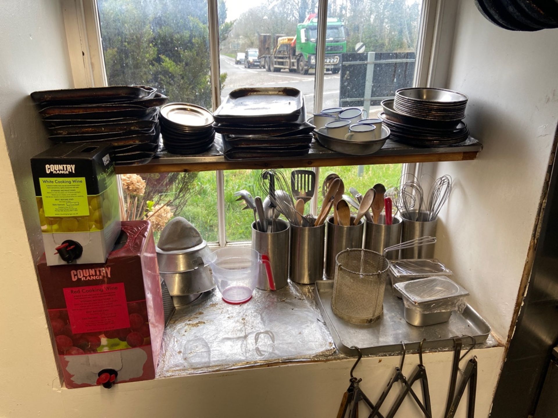 Mixture of Pans, Utensils, Trays & Frying Pans - Image 4 of 4