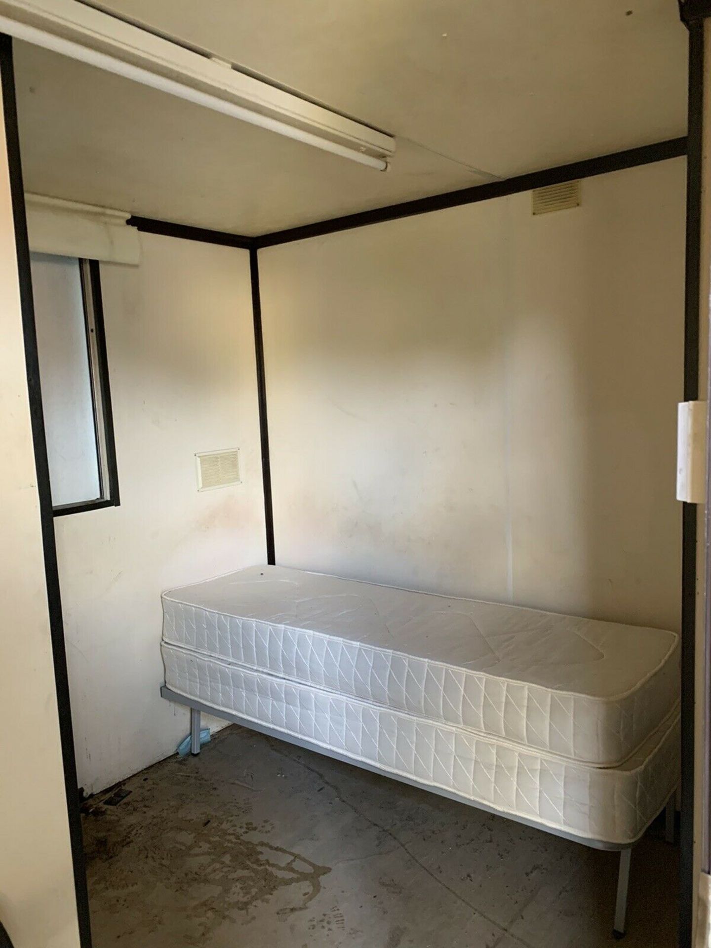 20ft Portable Office Site Cabin Sleeper Unit With - Image 11 of 11
