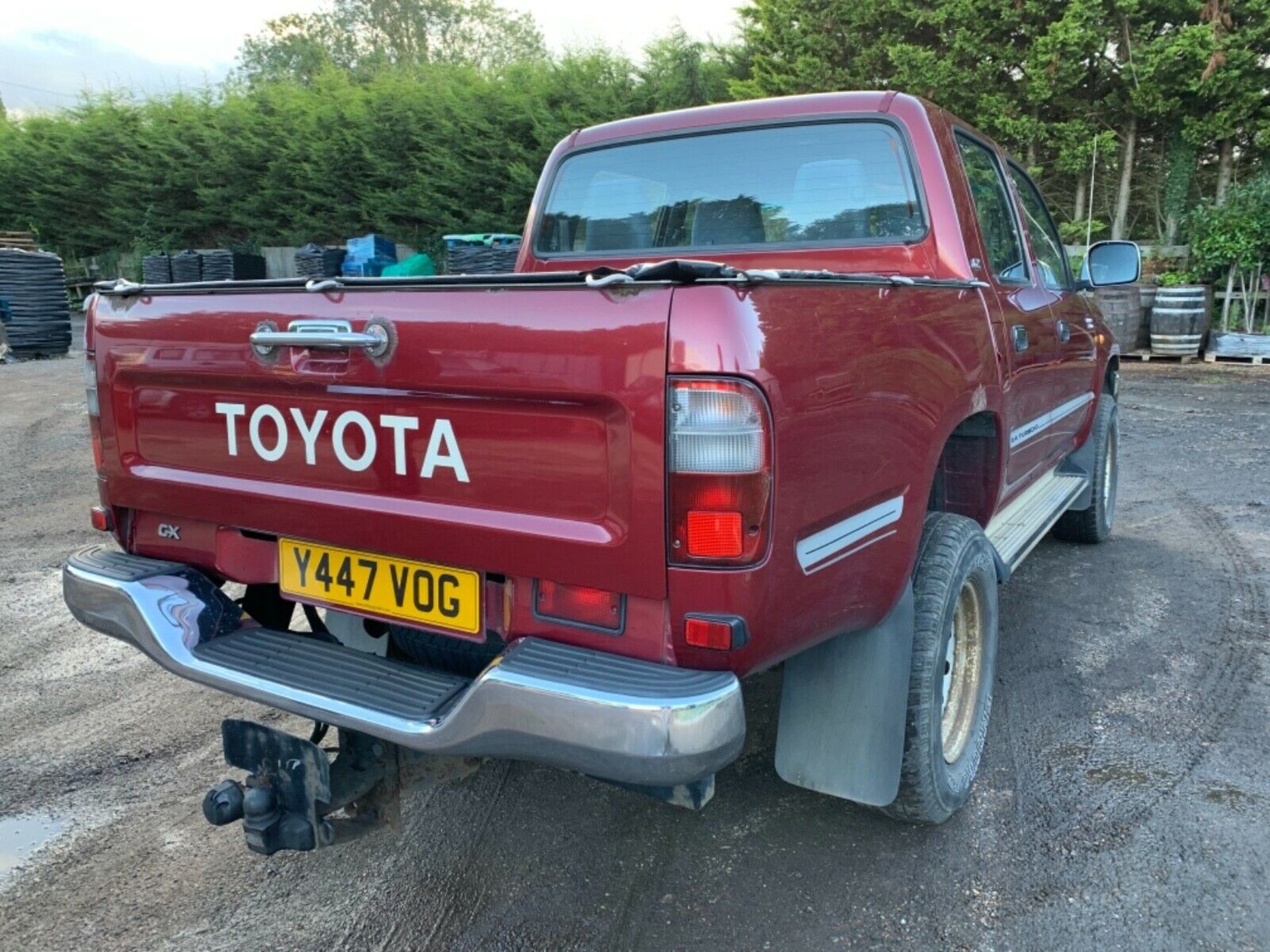 Toyota Hilux Pickup 4x4 - Image 3 of 12