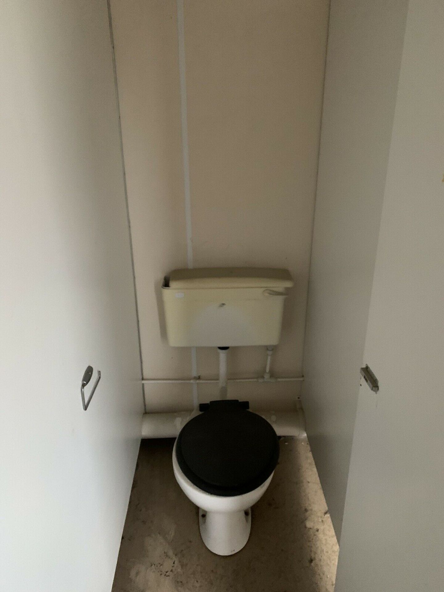 Portable Toilet Block With Shower - Image 5 of 10