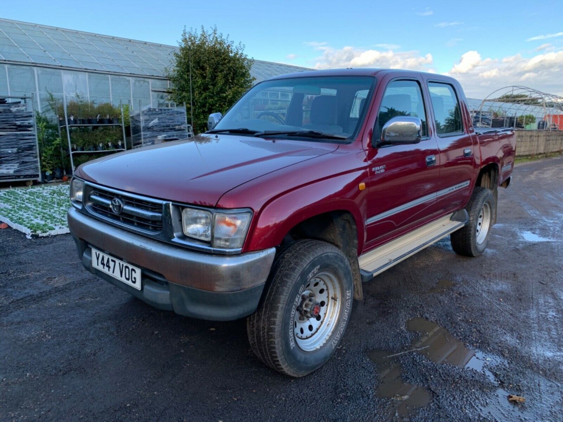 Toyota Hilux Pickup 4x4 - Image 2 of 12