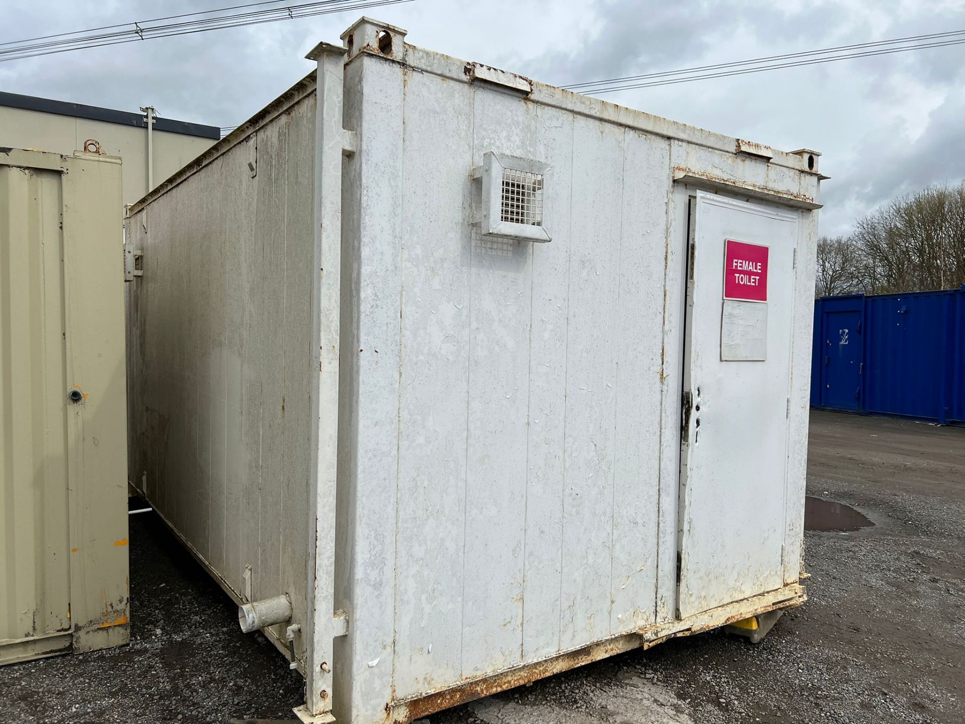 16ft toilet block cabin welfare container - Image 2 of 7