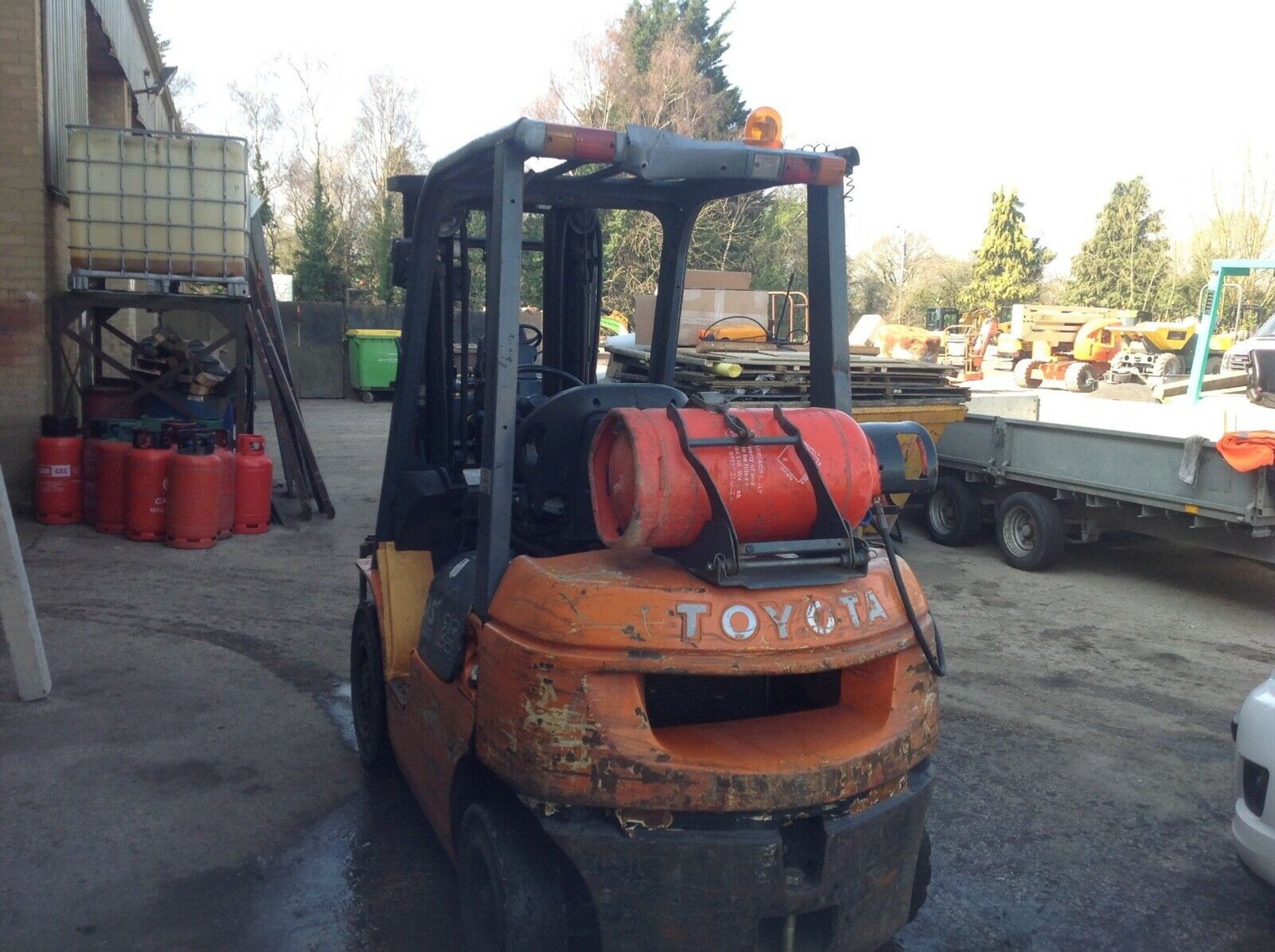 Toyota 2.5 ton gas forklift truck - Image 2 of 8